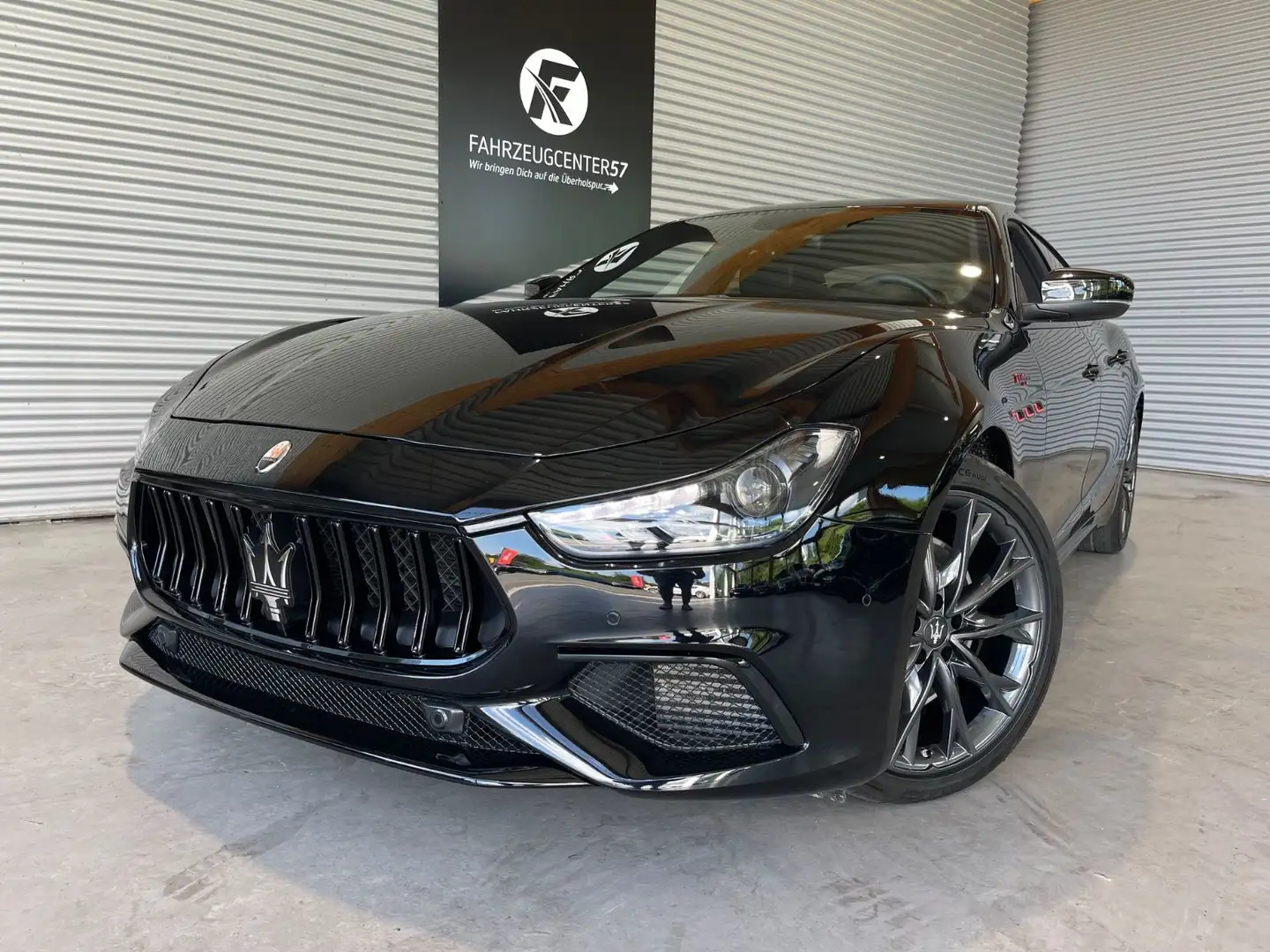Maserati Ghibli S Q4 V6 3.0L TROFEO OPTIK/CARPLAY/H&K/RFK Чорний - 1