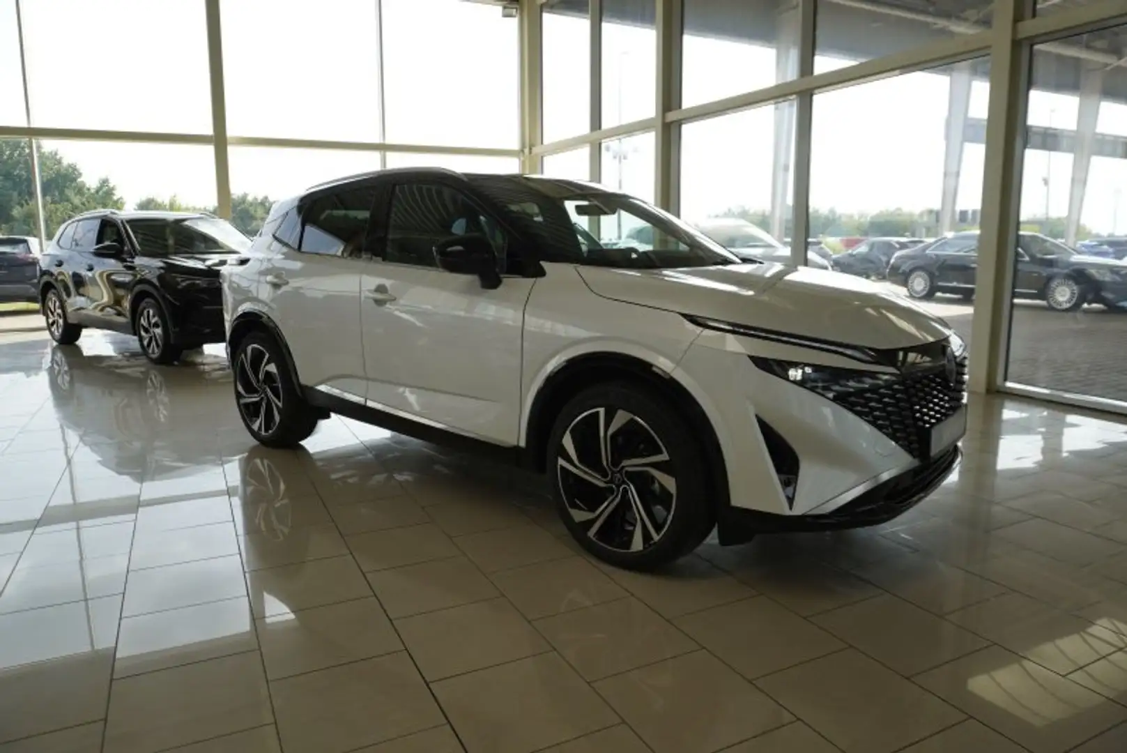 Nissan Qashqai Tekna+ 1,3 DIG-T Xtronic 4x4 UPE=50000Euro bijela - 2