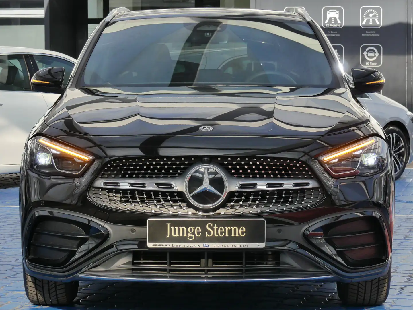 Mercedes-Benz GLA 200 GLA 200 AMG Panorama+R-Kamera+Distronic+Ambiente Schwarz - 2