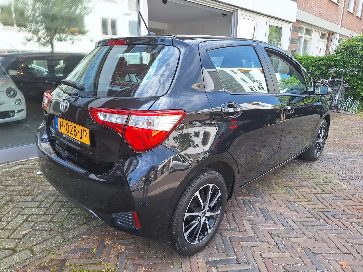 Toyota Yaris 1.0 VVT-i Connect /Navi/Camera/Apple/Android/1e Ei Zwart - 2