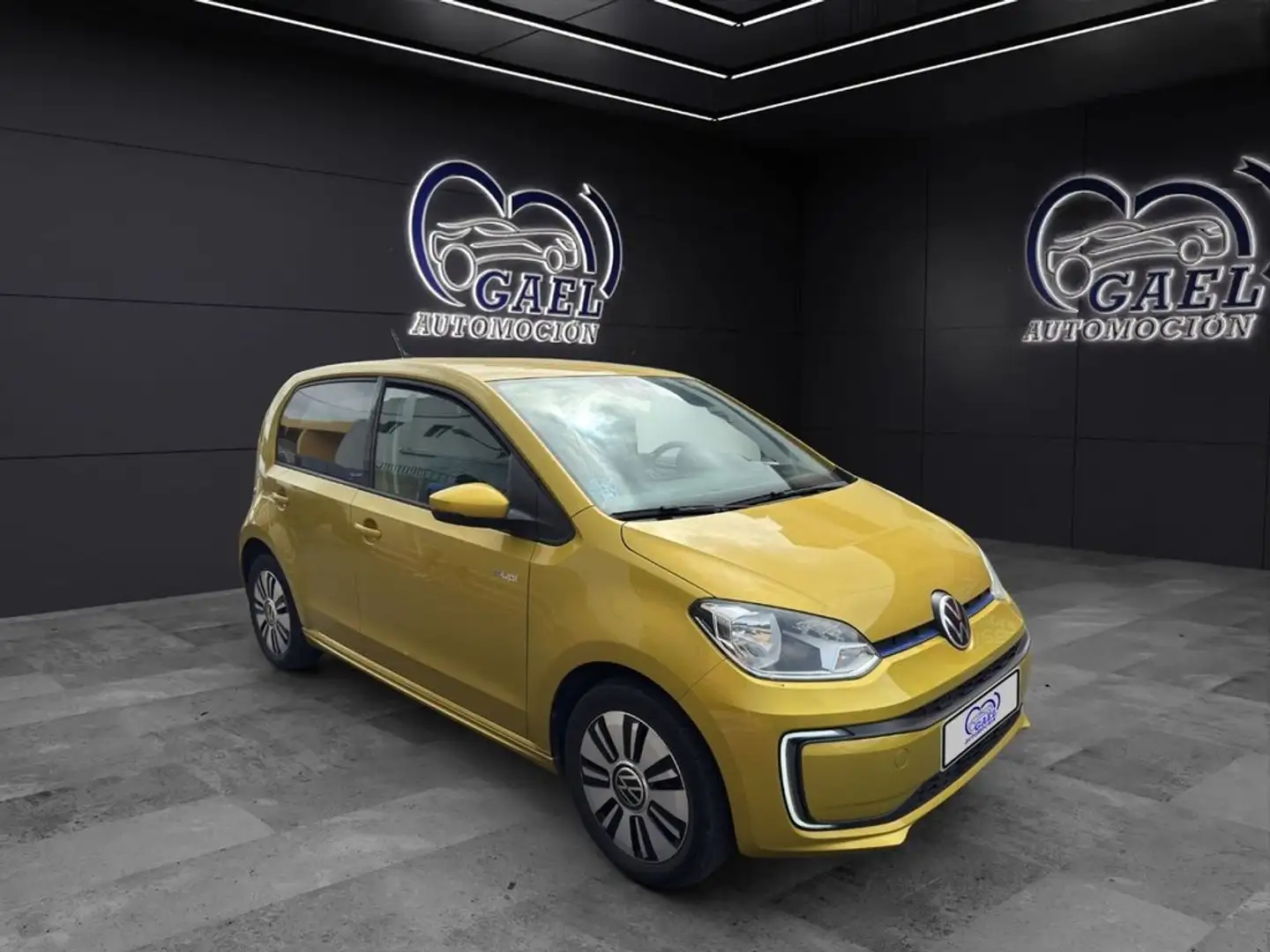 Volkswagen up! 61kW 83CV Amarillo - 1