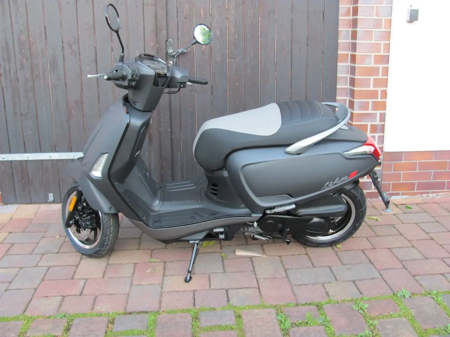 Kymco Like 2  S 50i LED Euro5 USB CBS Negro - 2