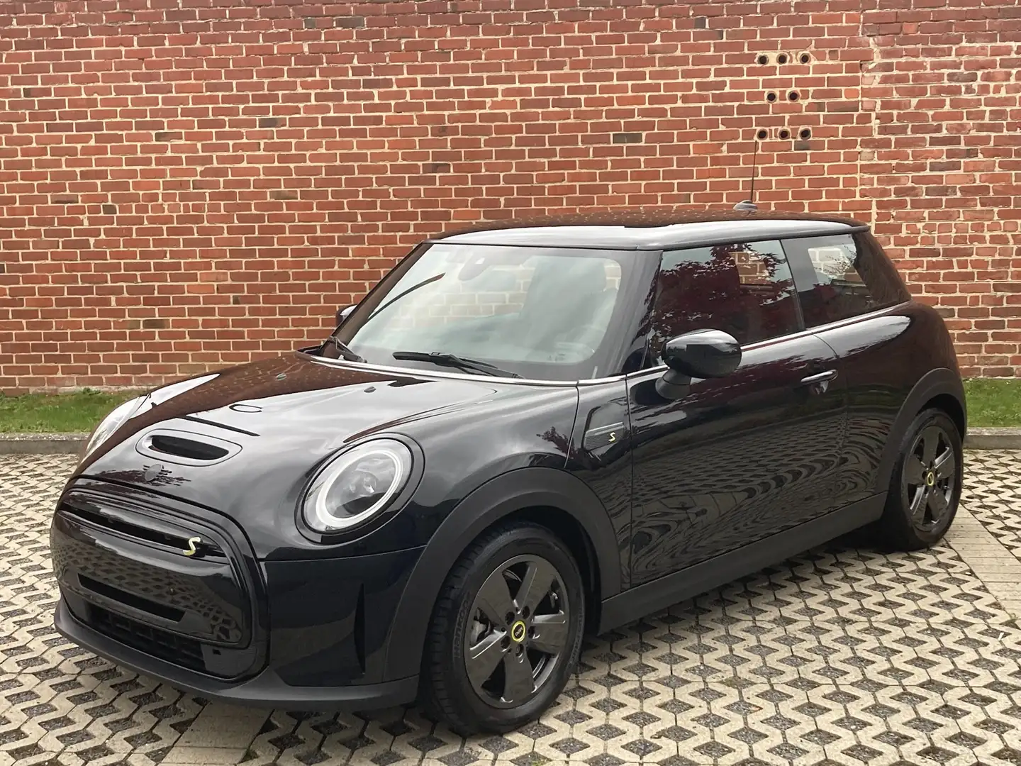 MINI Cooper SE EssentialTrim - Black Pack - Slechts 12.000 Km - 2