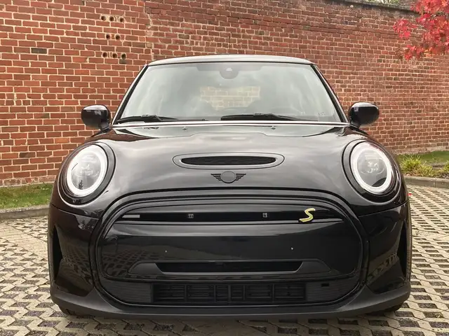 MINI Cooper SE EssentialTrim - Black Pack - Slechts 12.000 Km