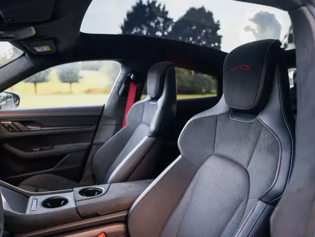 Porsche Taycan view 8