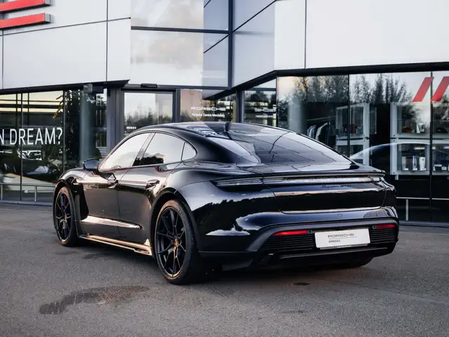 Porsche Taycan view 4