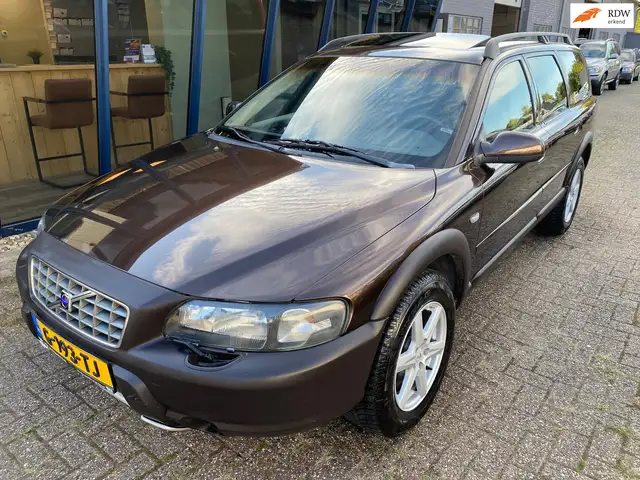 Volvo XC70 2.5 T AWD Automaat Comfort LEER / SUNROOF / YOUNGT