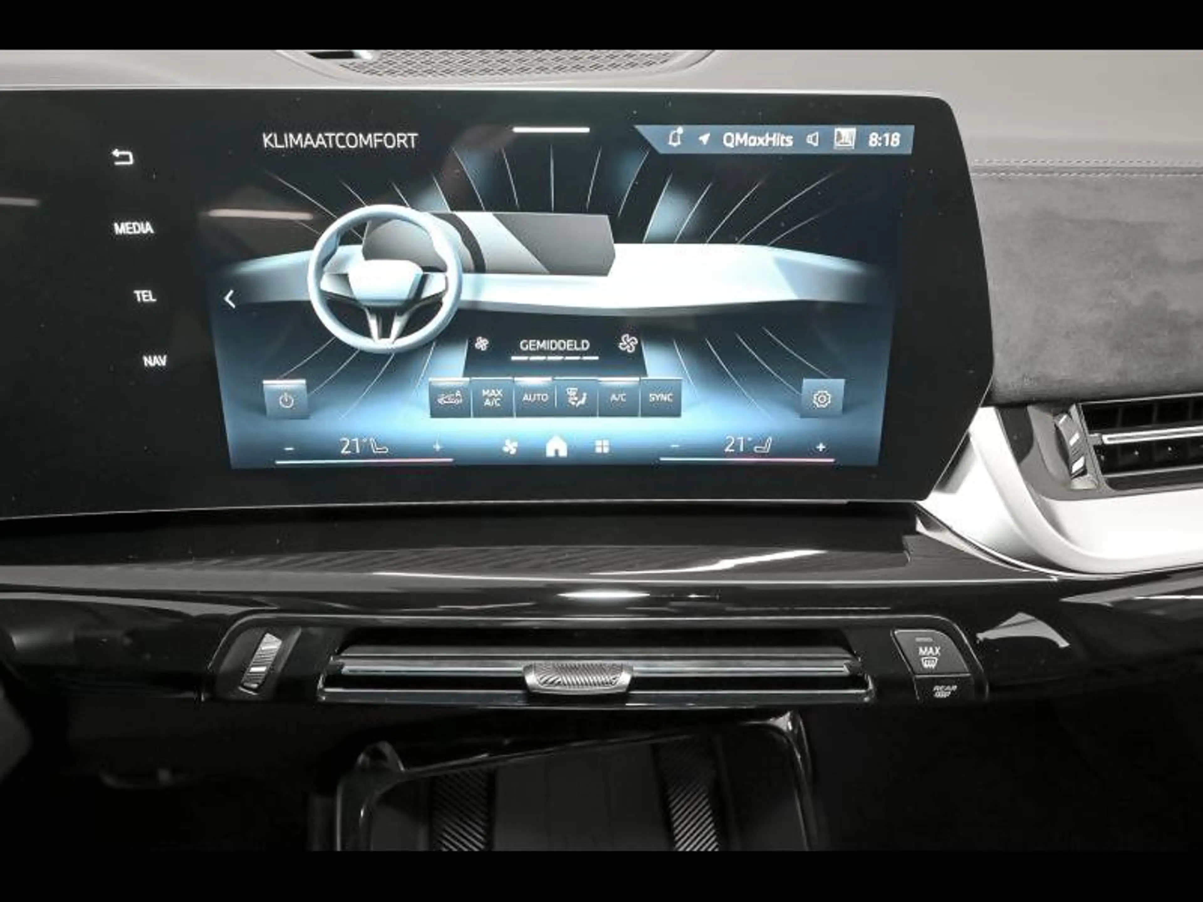 BMW iX2 eDrive20 / M Sport — photo 12