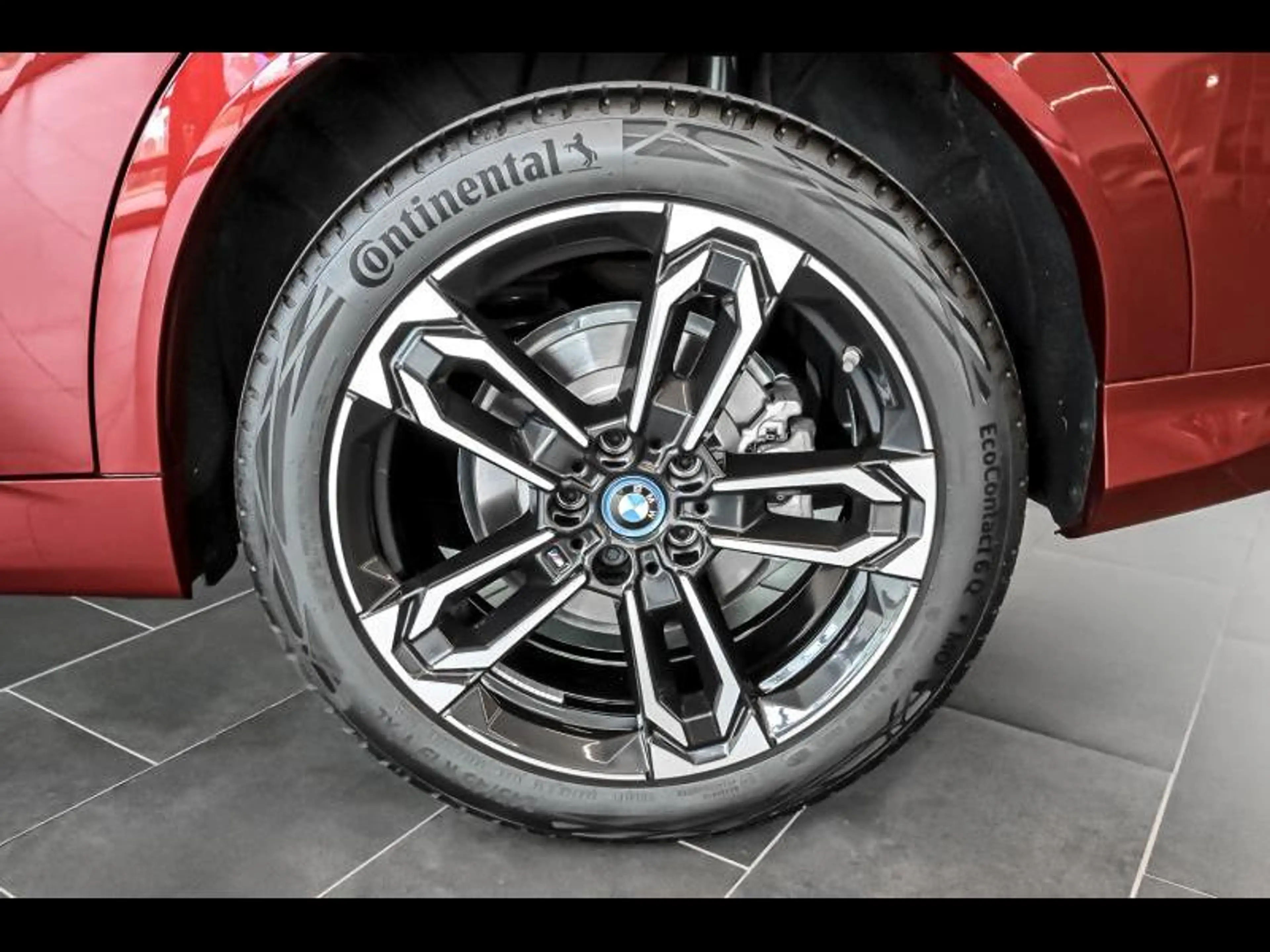 BMW iX2 eDrive20 / M Sport — photo 8
