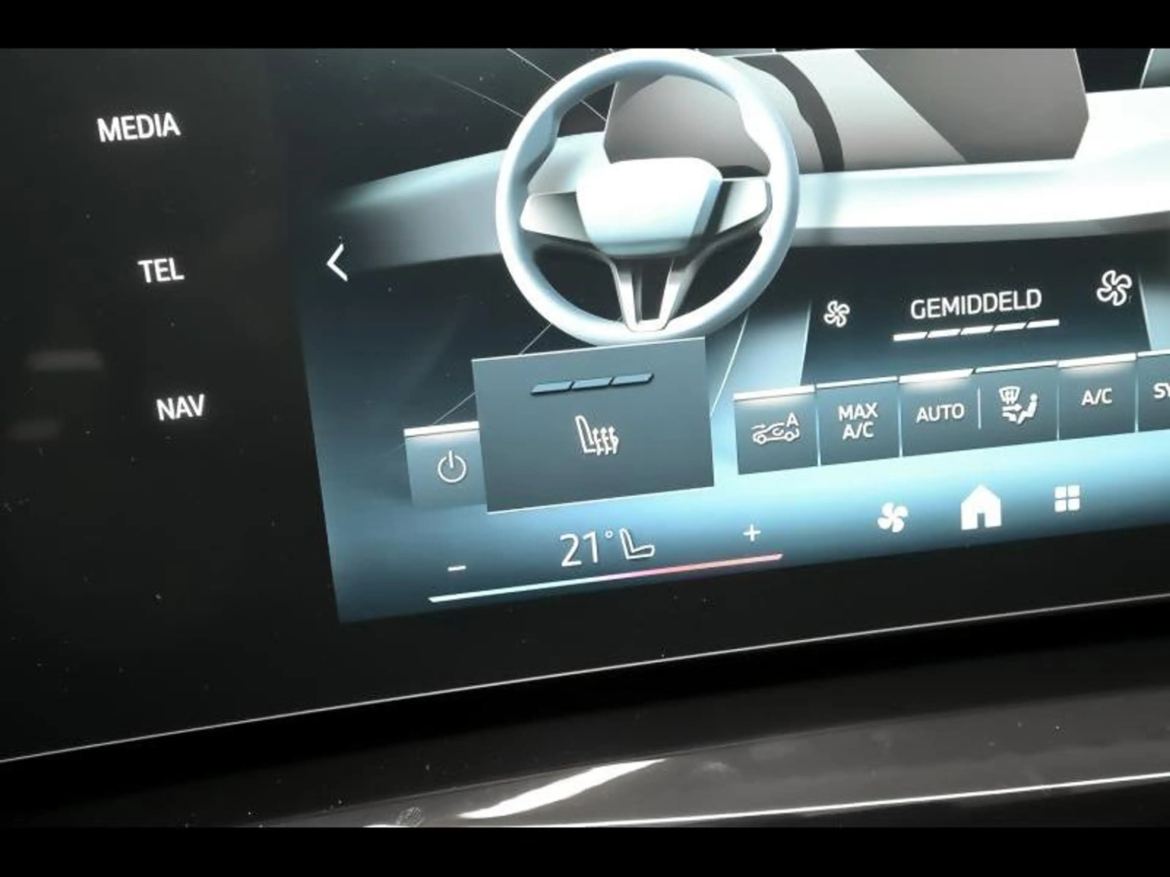 BMW iX2 eDrive20 / M Sport — photo 13
