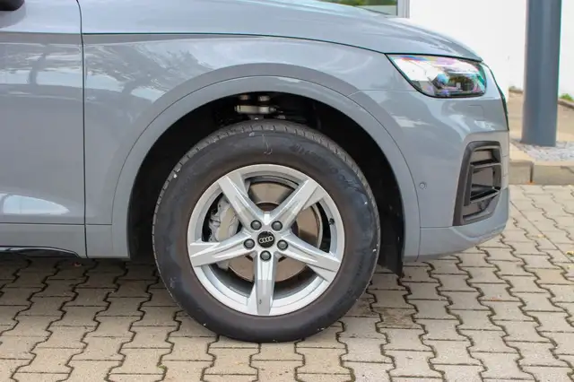 Audi Q5 view 26