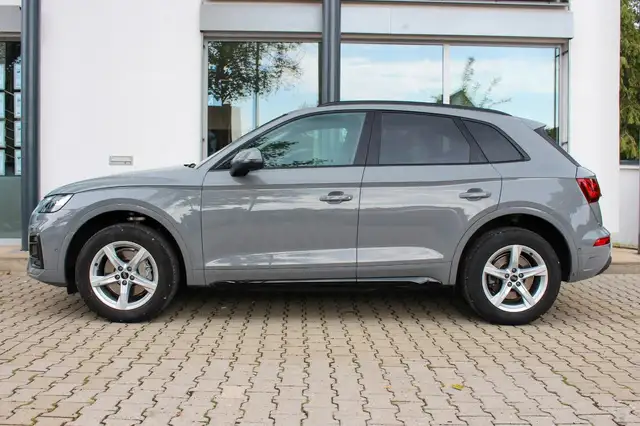Audi Q5 view 8