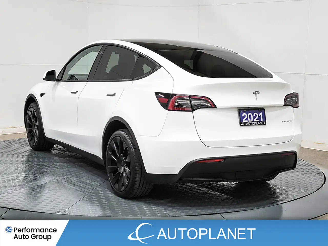 Tesla Model Y photo Tesla Model Y