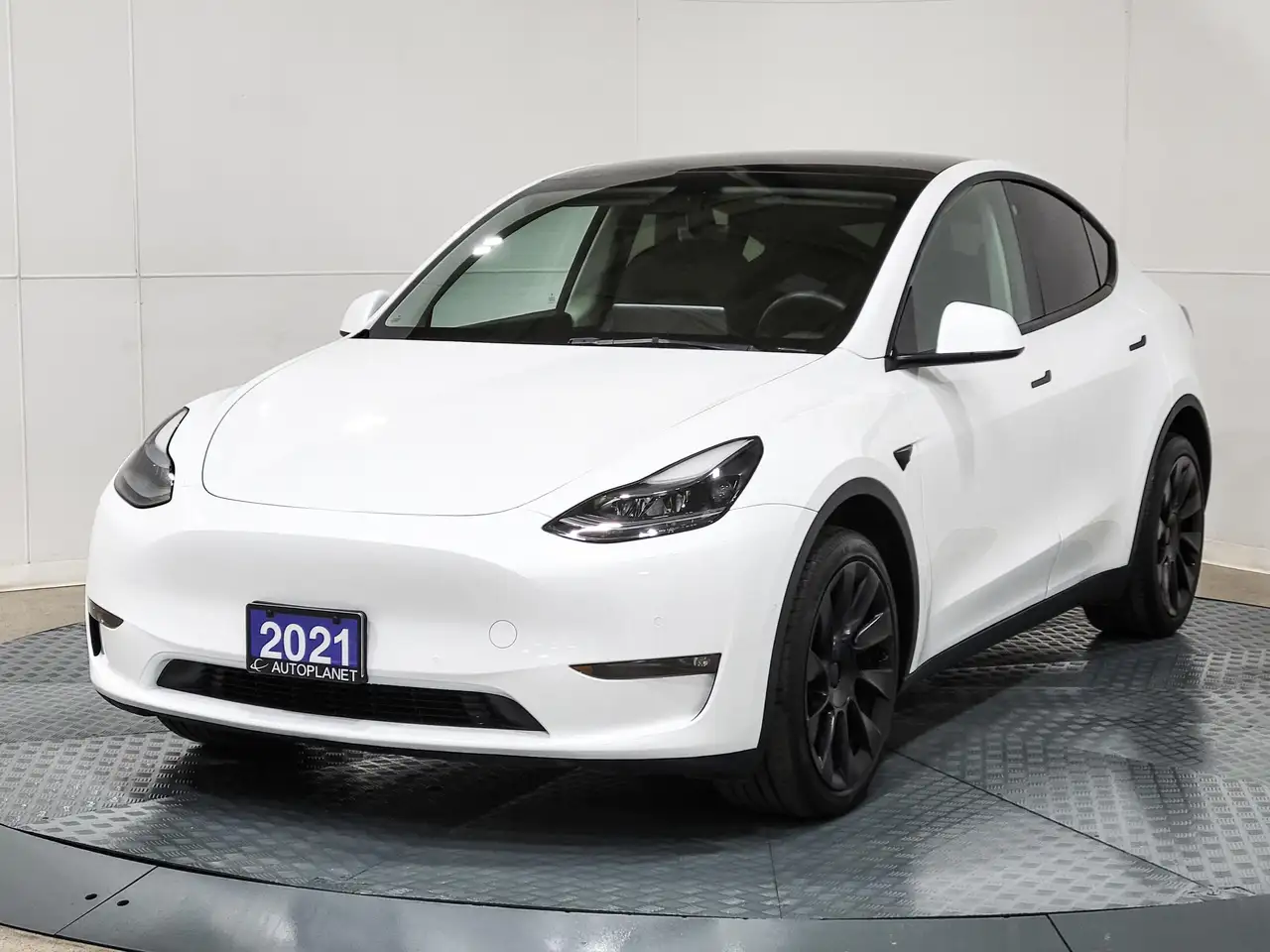 Tesla Model Y photo Tesla Model Y