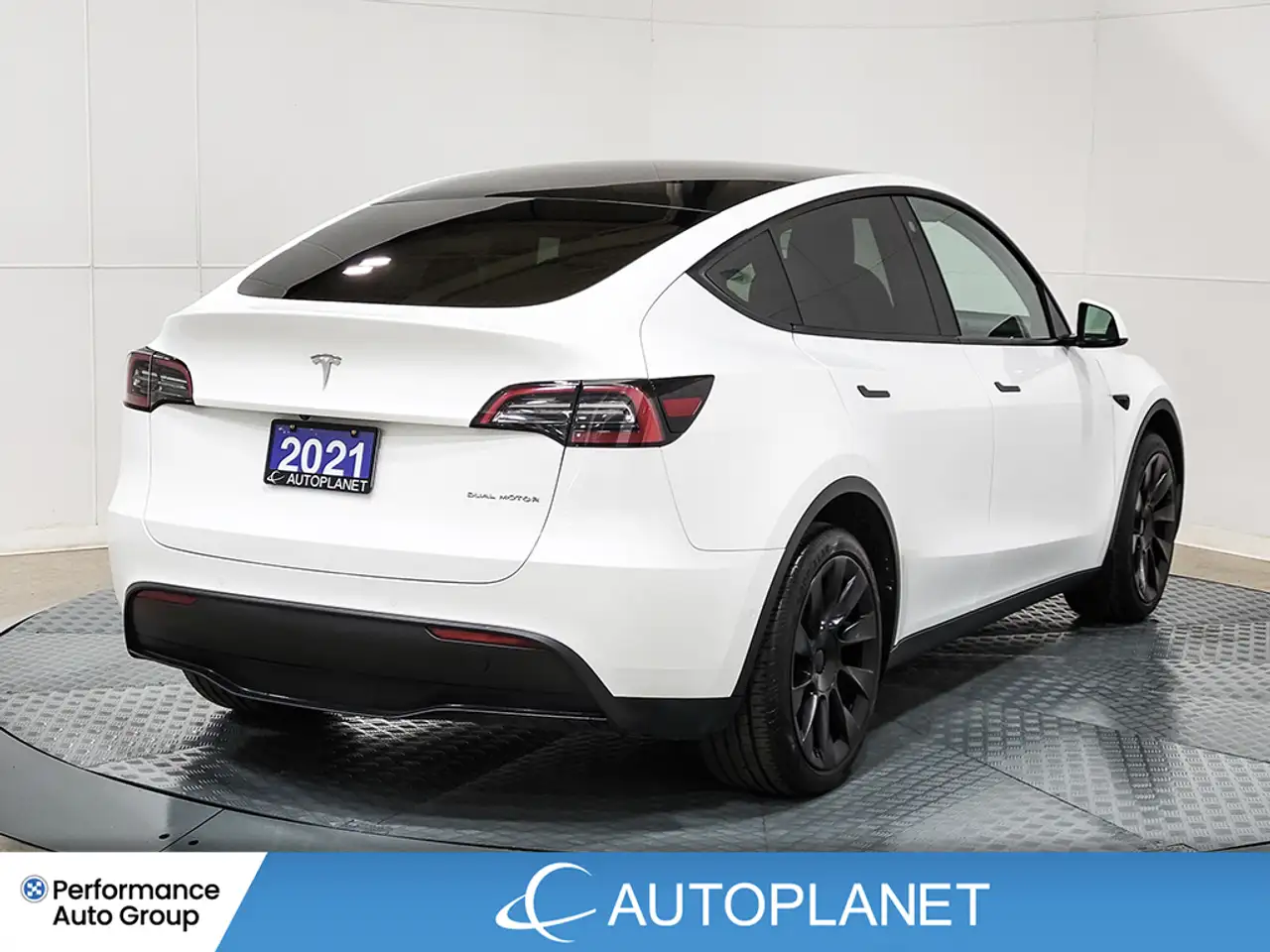 Tesla Model Y photo Tesla Model Y