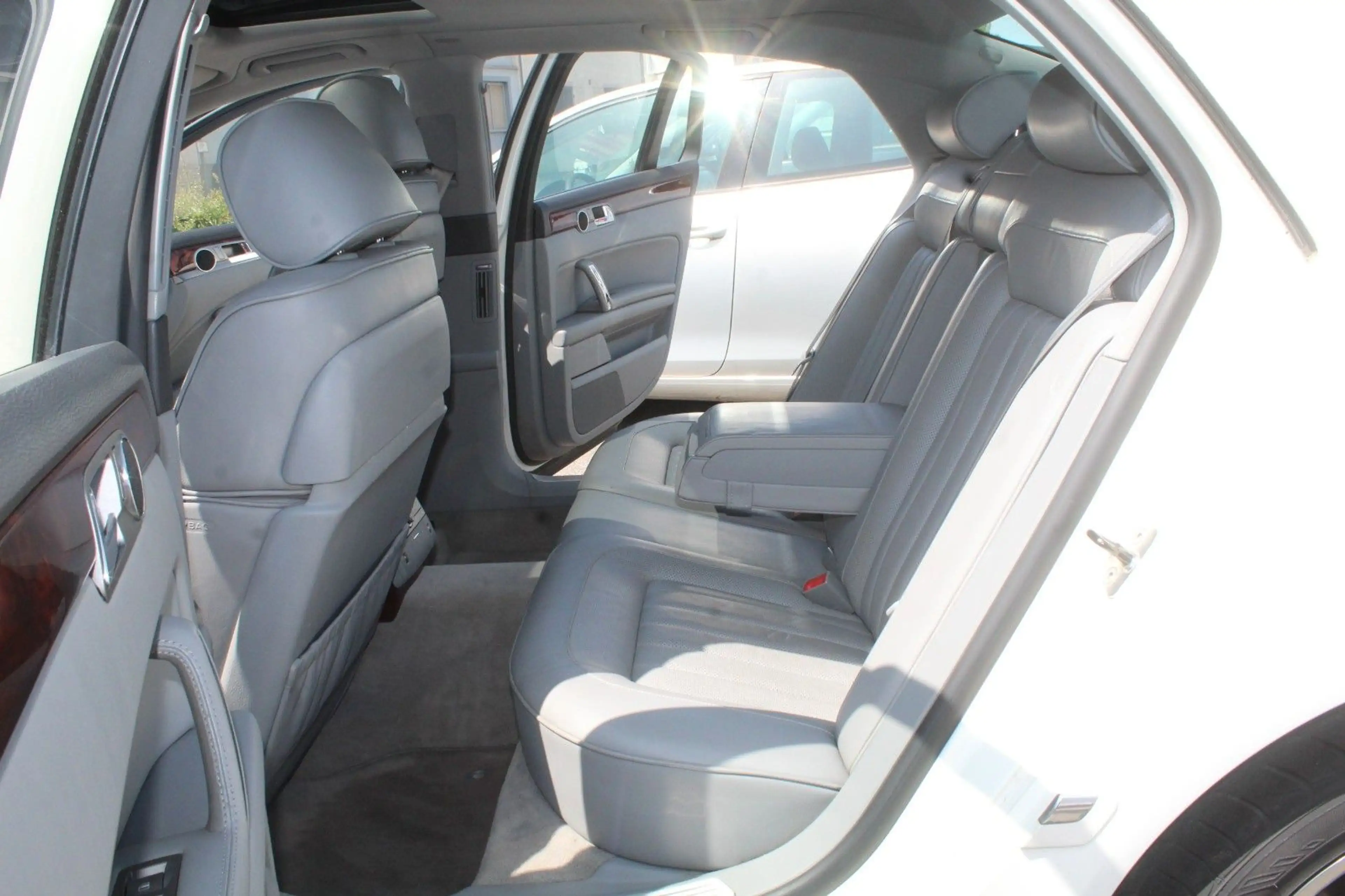 Volkswagen Phaeton 3.0 V6 TDI 4MOTION Edition 6 — photo 11