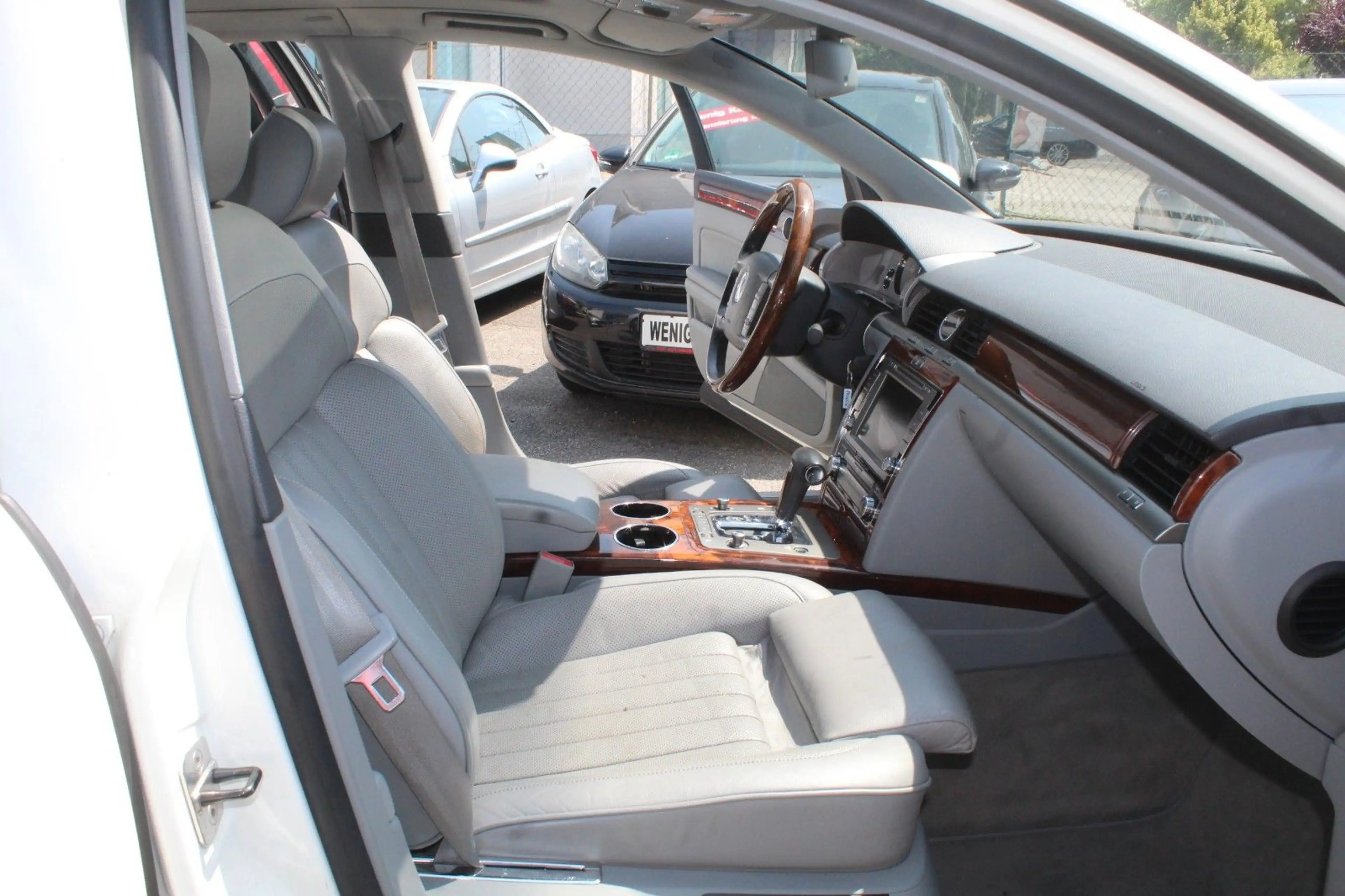 Volkswagen Phaeton 3.0 V6 TDI 4MOTION Edition 6 — photo 7