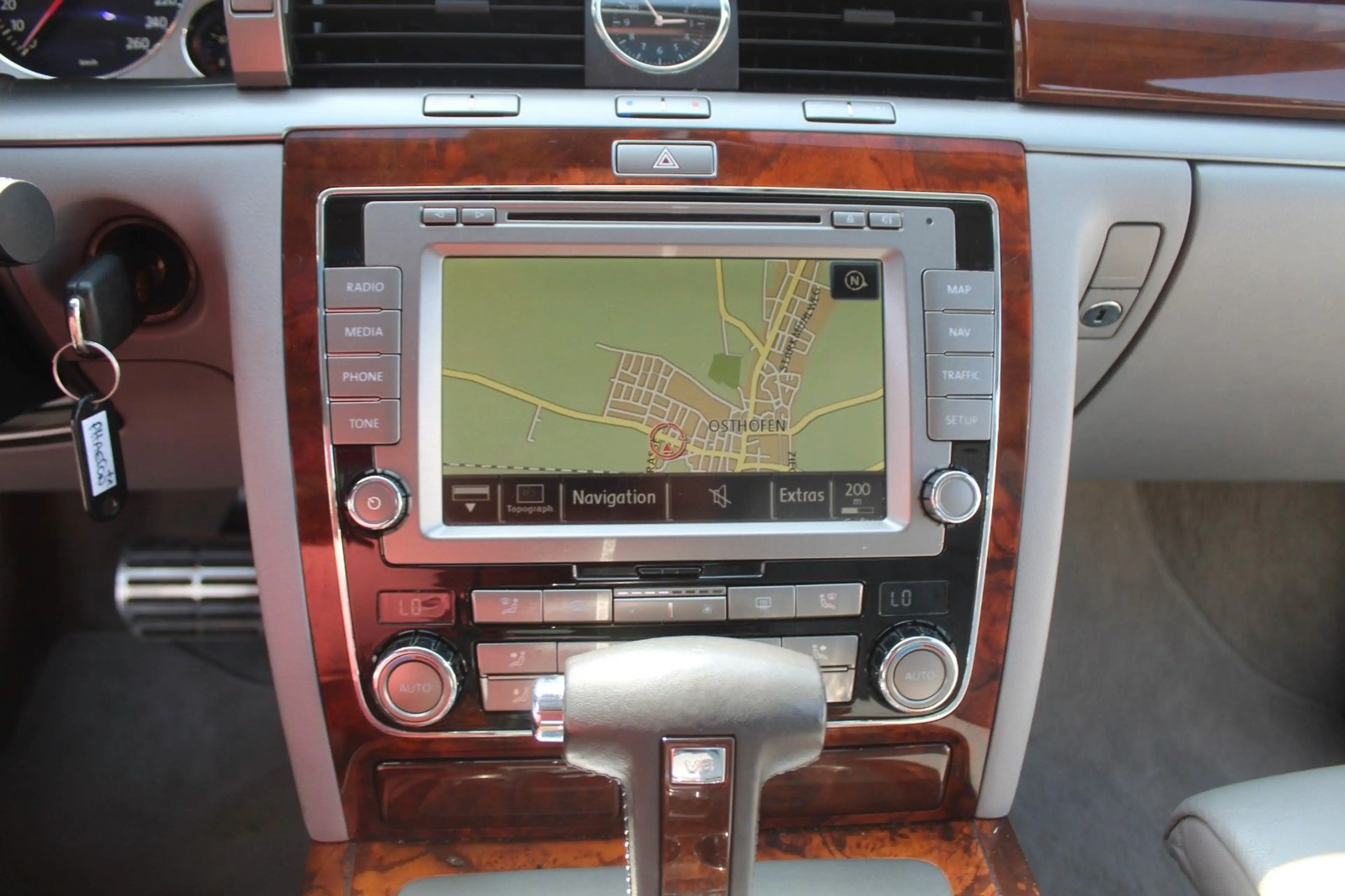Volkswagen Phaeton 3.0 V6 TDI 4MOTION Edition 6 — photo 13