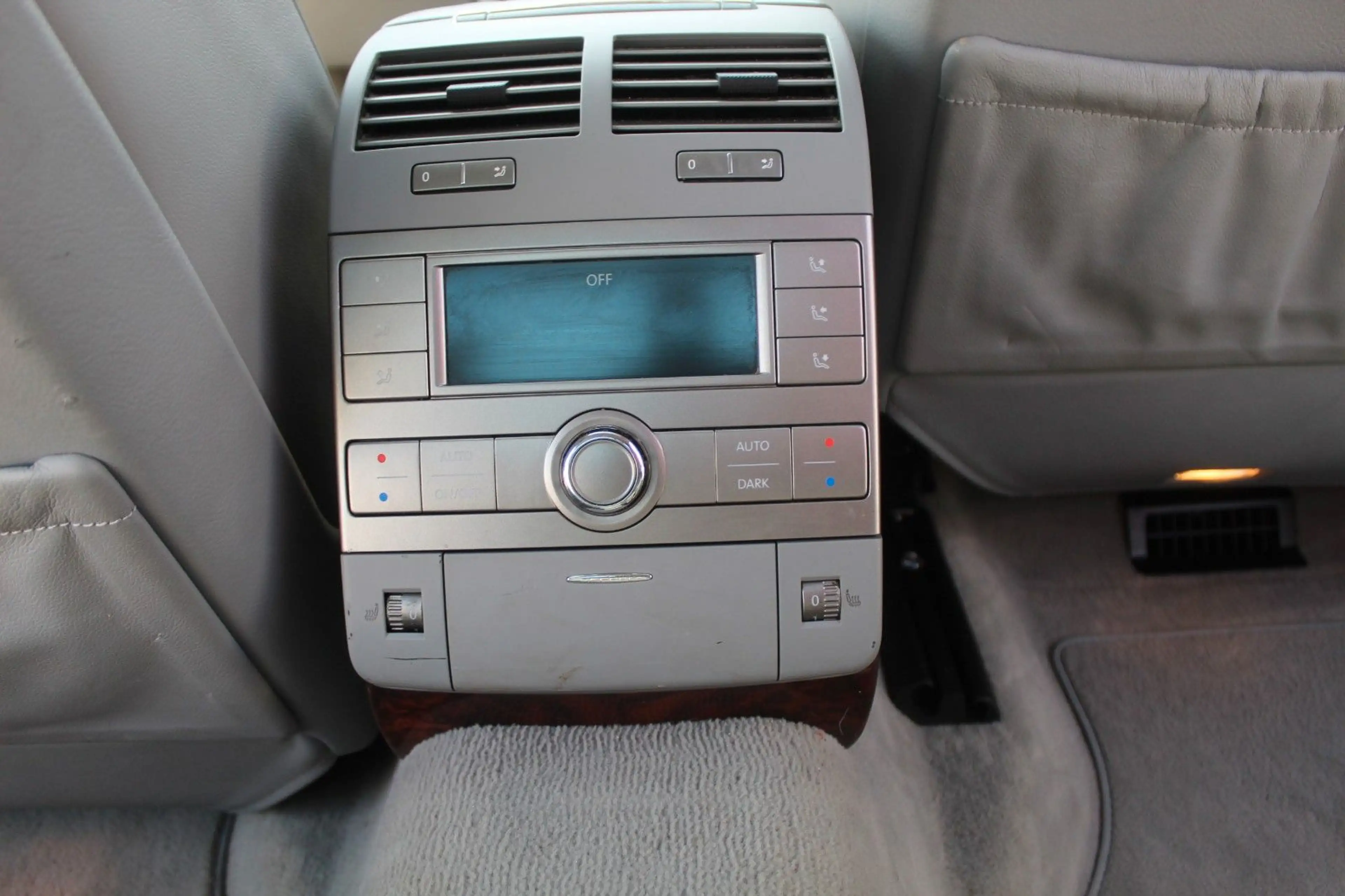 Volkswagen Phaeton 3.0 V6 TDI 4MOTION Edition 6 — photo 10