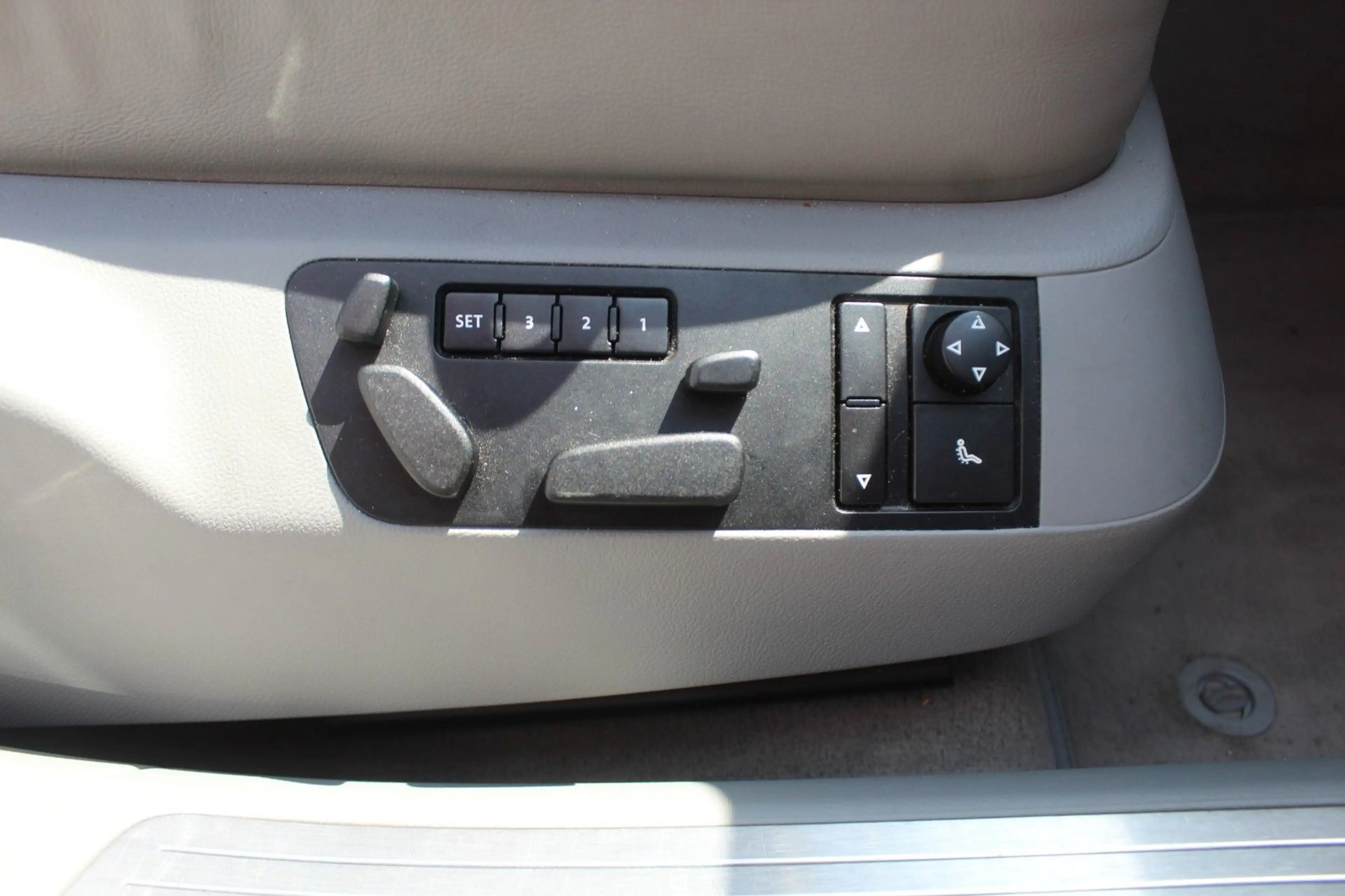 Volkswagen Phaeton 3.0 V6 TDI 4MOTION Edition 6 — photo 8