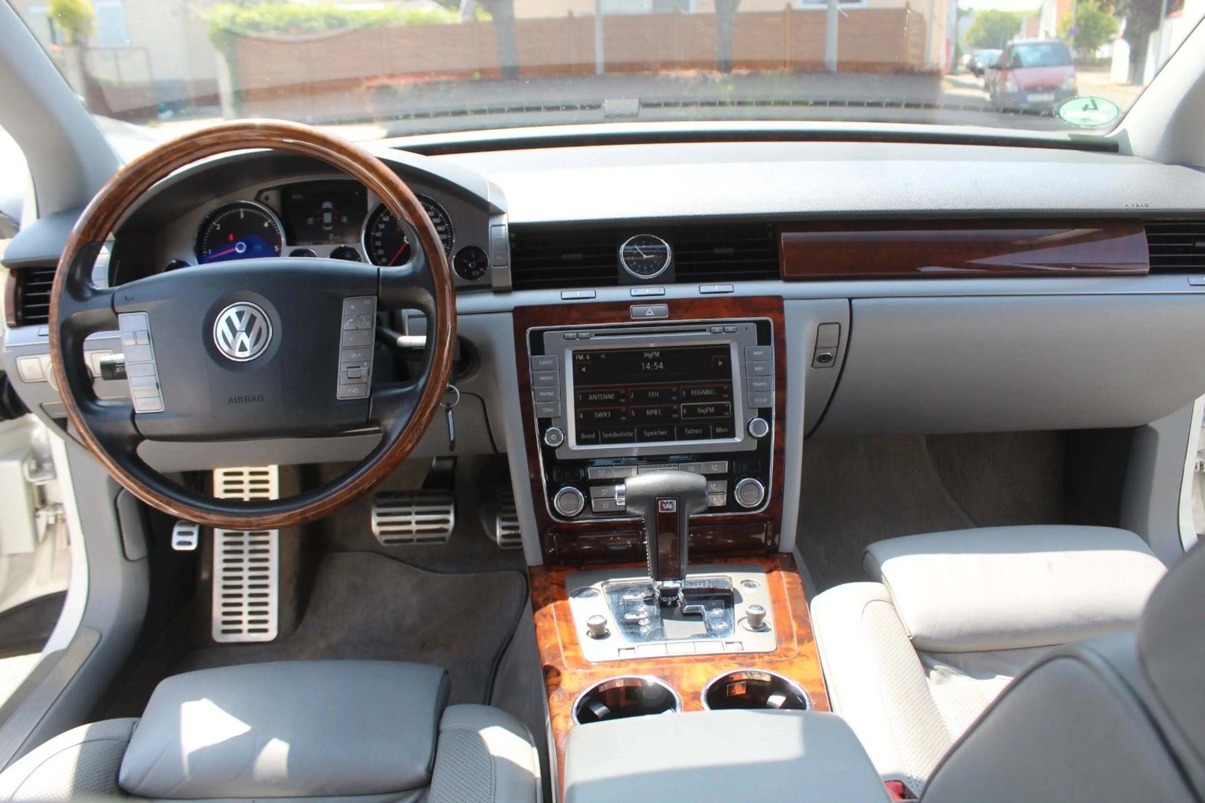 Volkswagen Phaeton 3.0 V6 TDI 4MOTION Edition 6 — photo 14