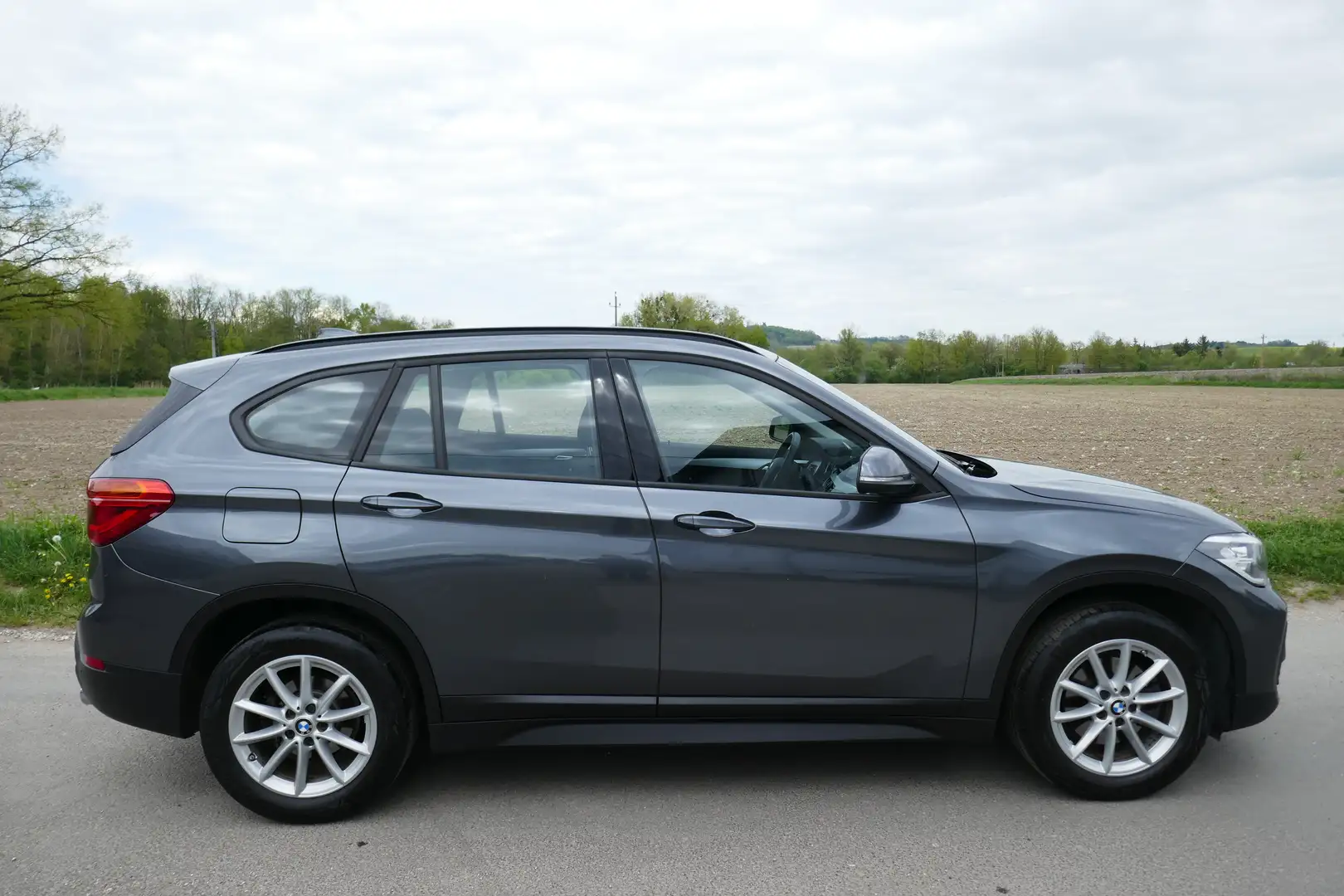 BMW X1 sDrive 18 d Advantage Grau - 2