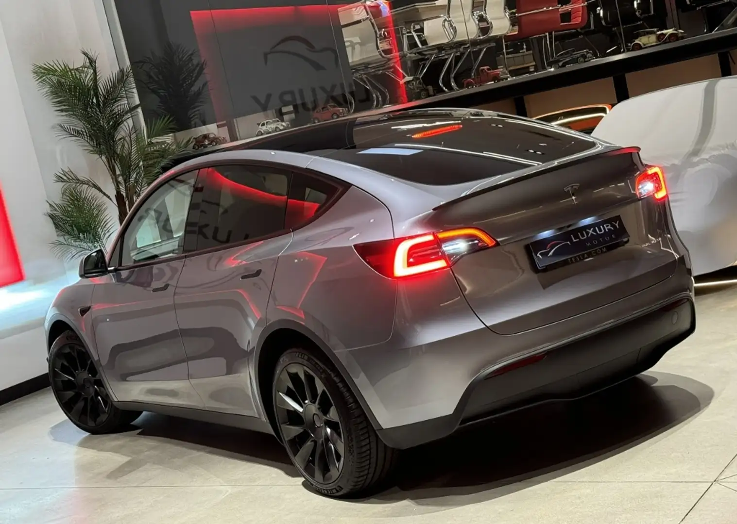 Tesla Model Y Berlina Automático de 5 Puertas Gris - 2
