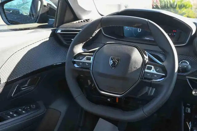 Peugeot 208 view 12