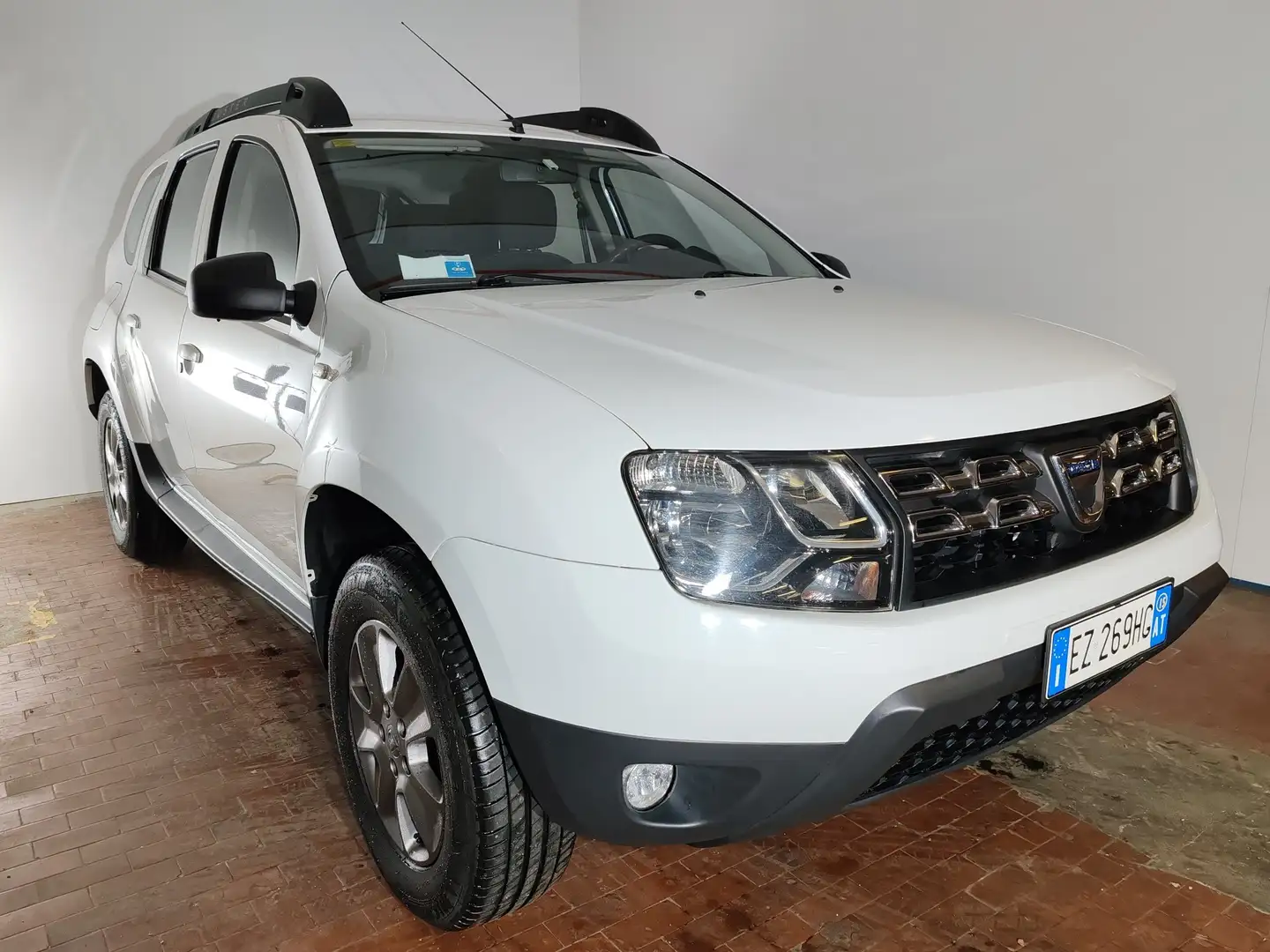 Dacia Duster 4x4 1.6 105cv Laureate+ Navi Bianco - 1