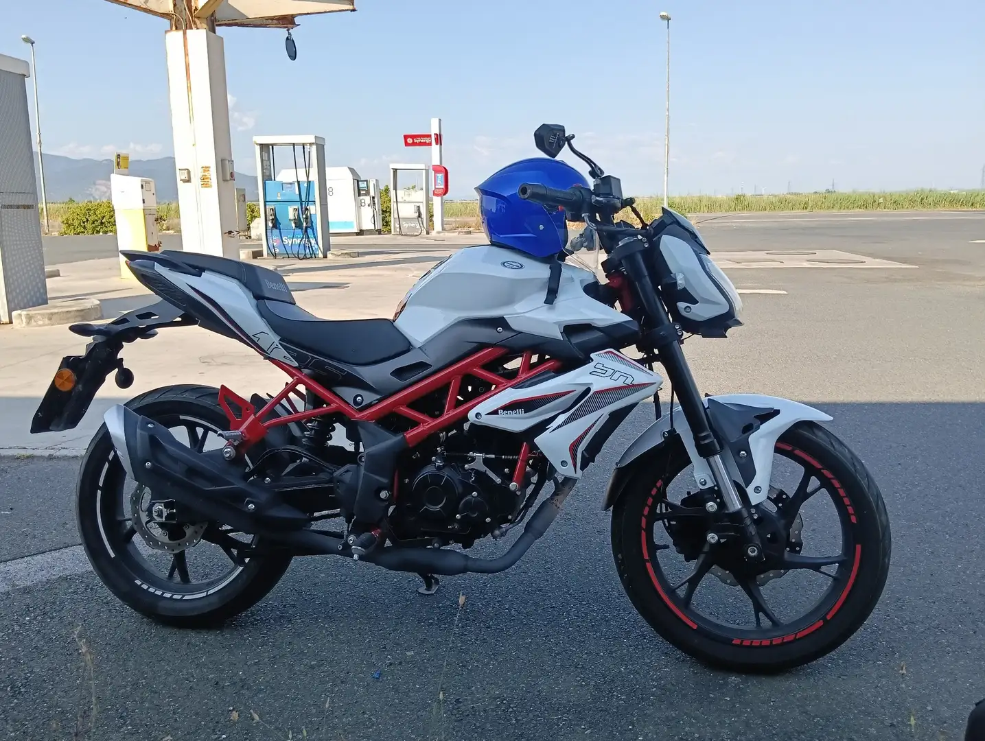 Benelli 125 Sport Wit - 2