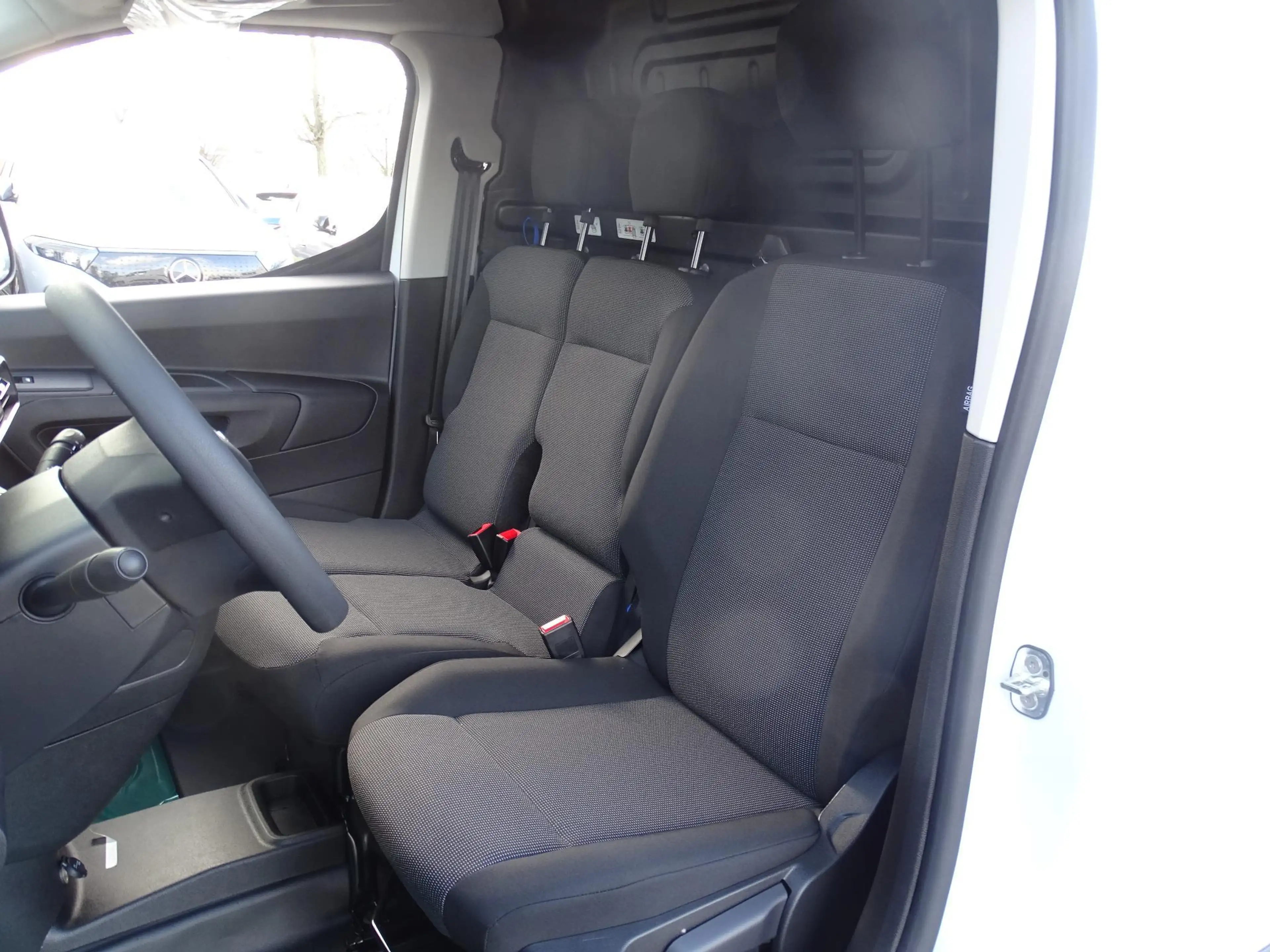 Opel Combo 1.5 Turbo 75kW Light L1H1 — photo 12