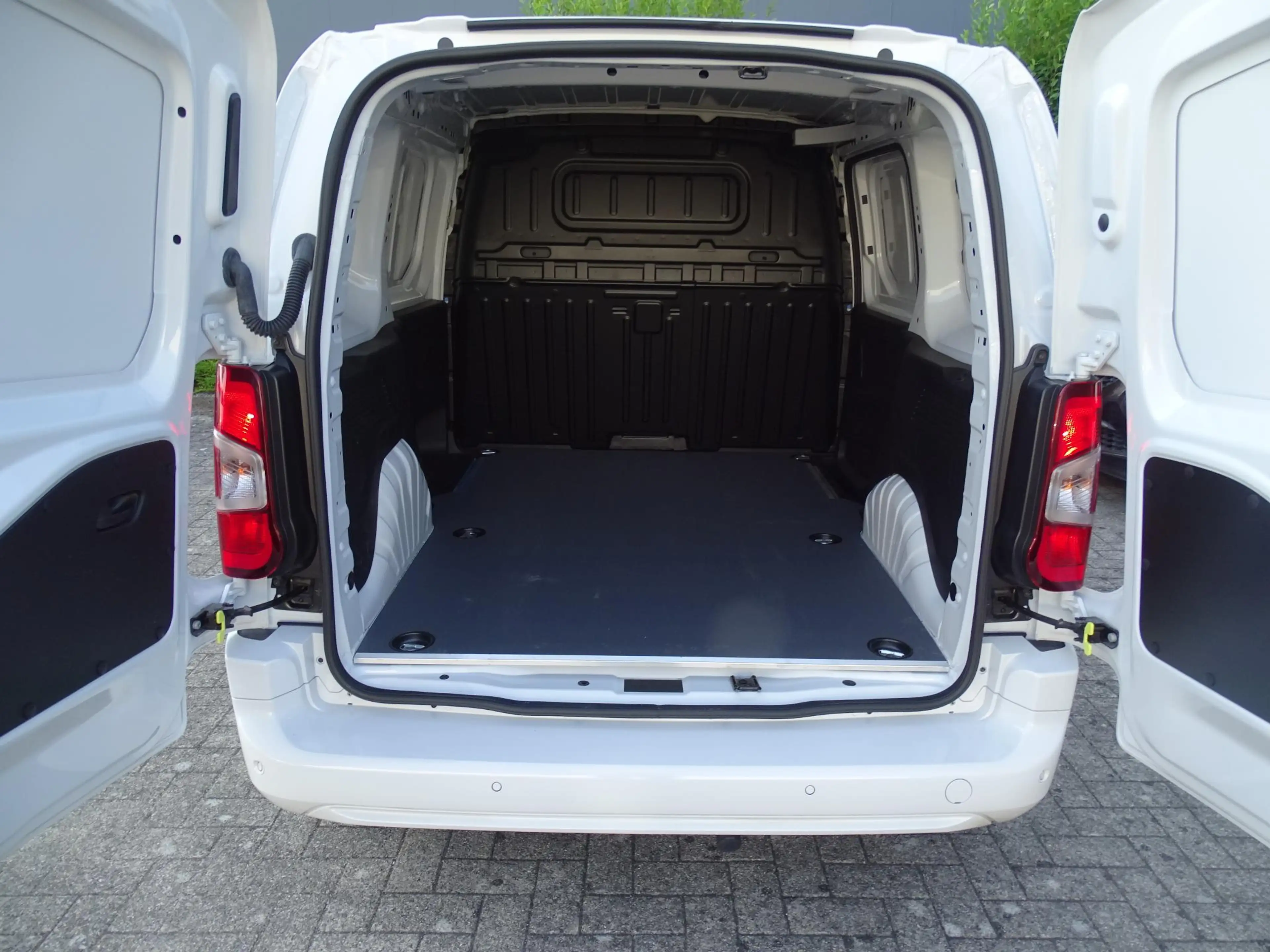 Opel Combo 1.5 Turbo 75kW Light L1H1 — photo 14