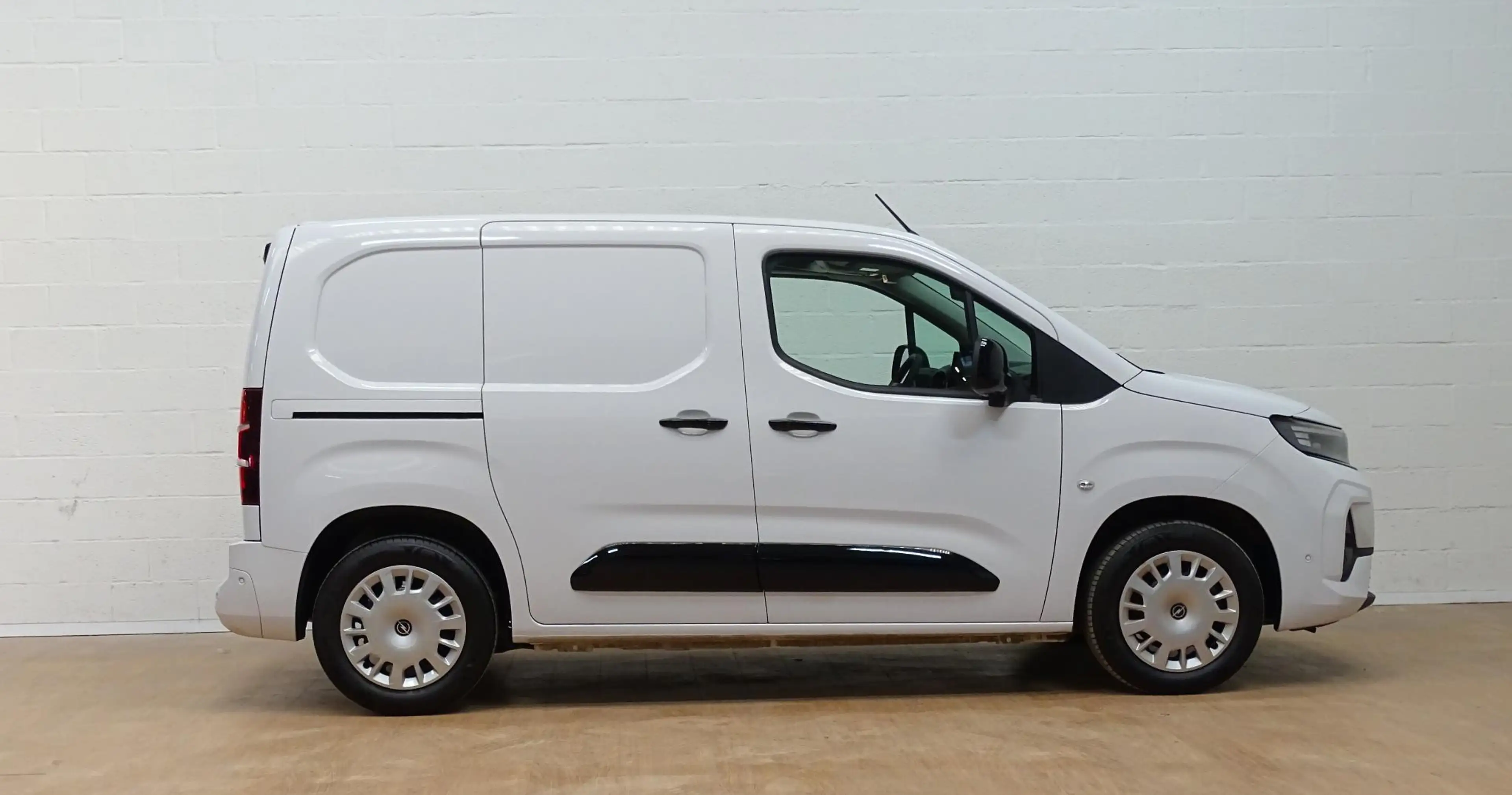 Opel Combo 1.5 Turbo 75kW Light L1H1 — photo 8
