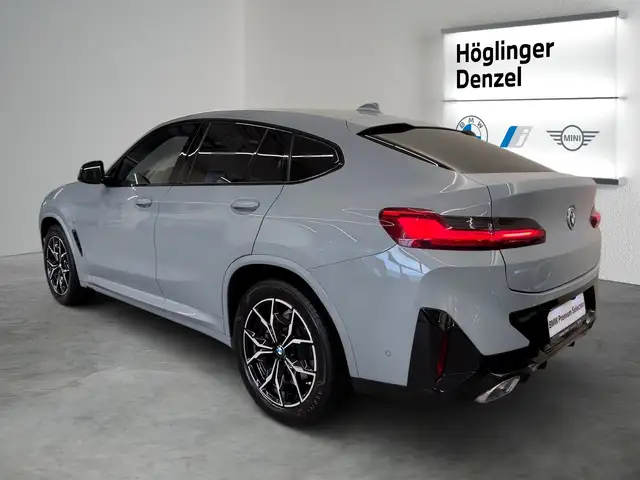 BMW X4 view 10