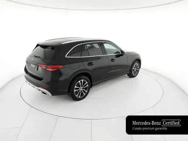 Mercedes-Benz GLC view 4