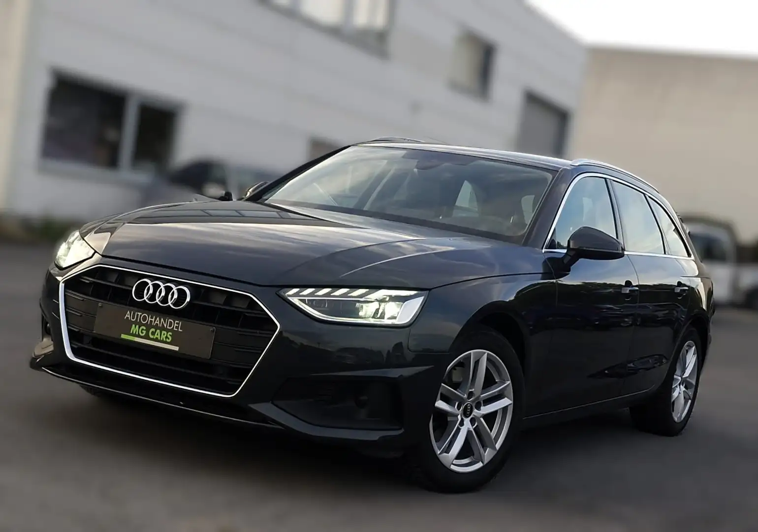 Audi A4 30 TDI S tronic ATTRACTION LEDER CAMERA DODEHOEK Grau - 1