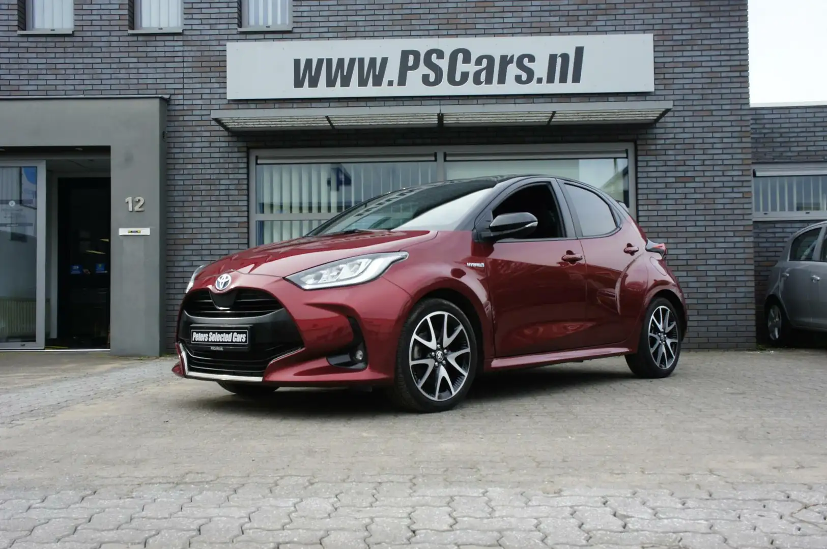 Toyota Yaris 1.5 Hybrid Executive Acc|Camera|CarPlay|Stoelverwa Rojo - 2