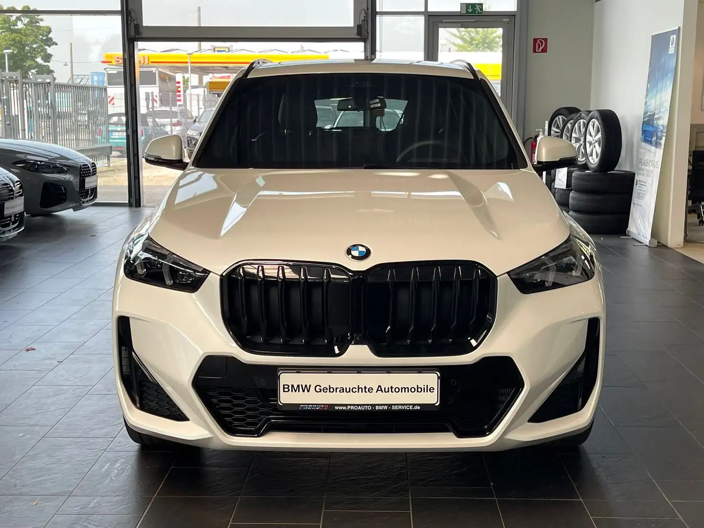 BMW X1 18i sDr M Sport Pro AHK/Pano/Komf.Zg/360°/HUD/19" Weiß - 2