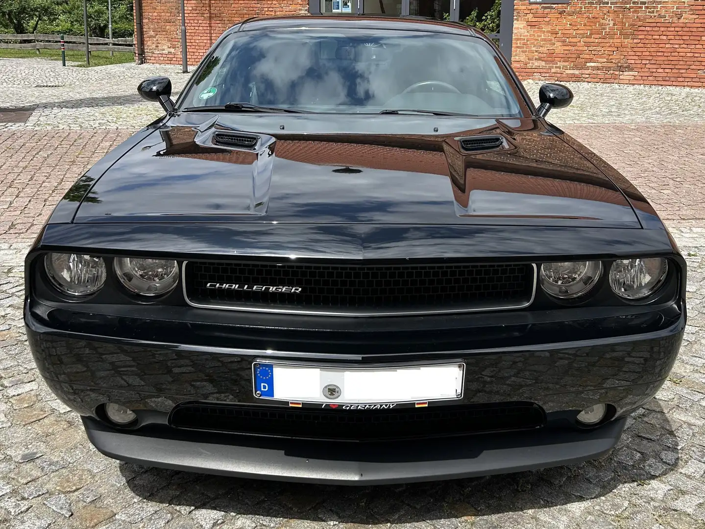 Dodge Challenger SXT Plus Schwarz - 1
