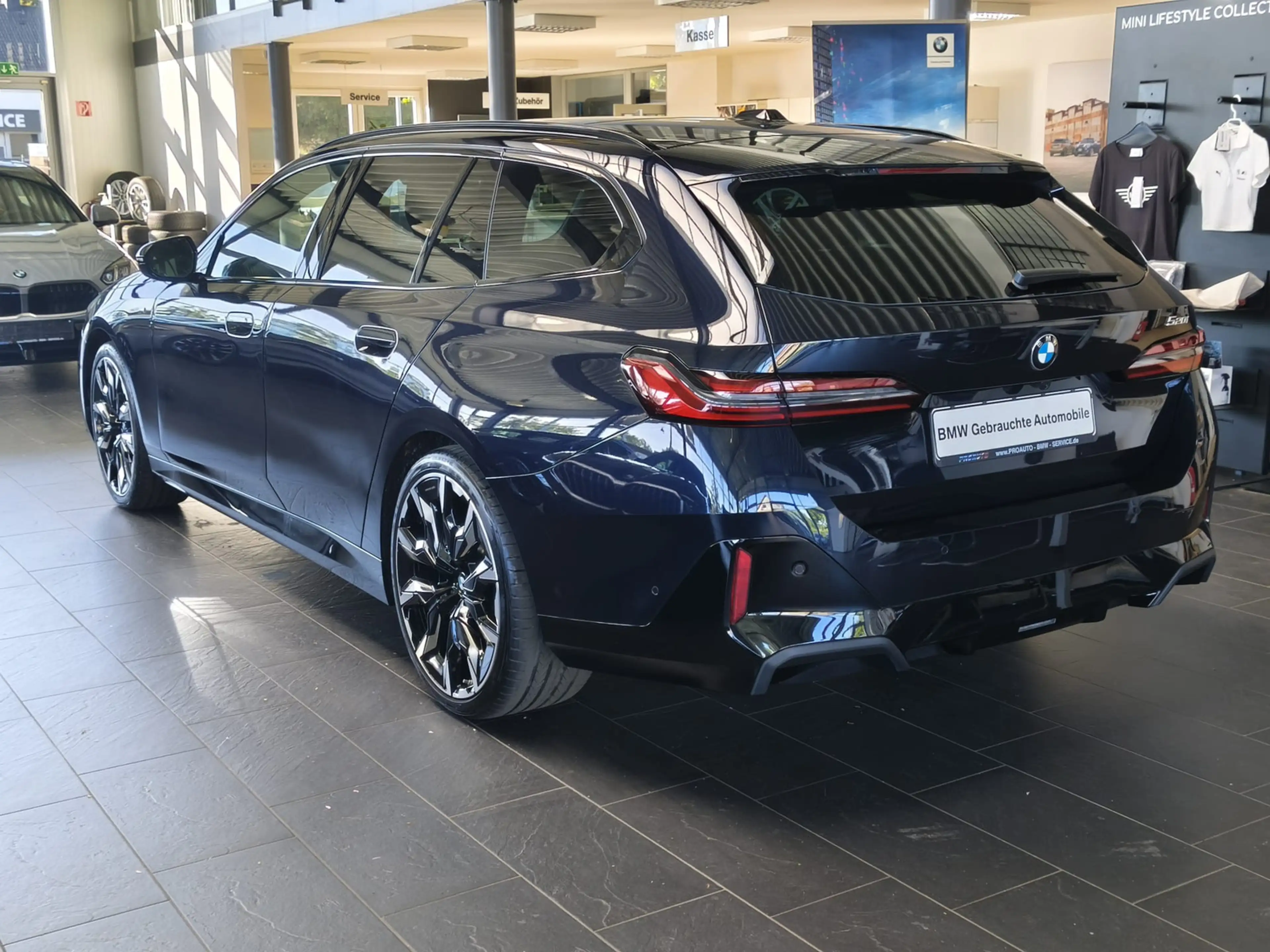 BMW 520 i Tour.M Sport Pro AHK/HUD/Pano/360°/B&W — photo 4