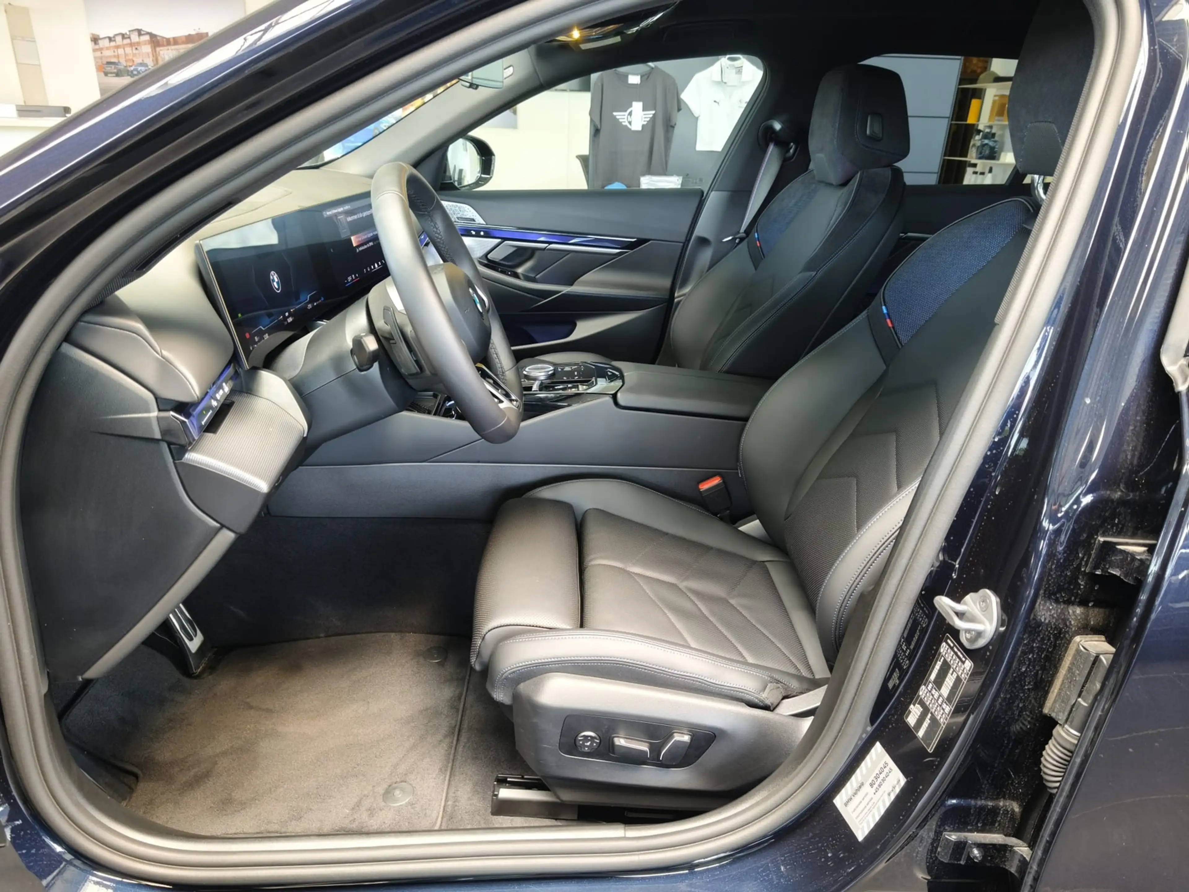 BMW 520 i Tour.M Sport Pro AHK/HUD/Pano/360°/B&W — photo 8