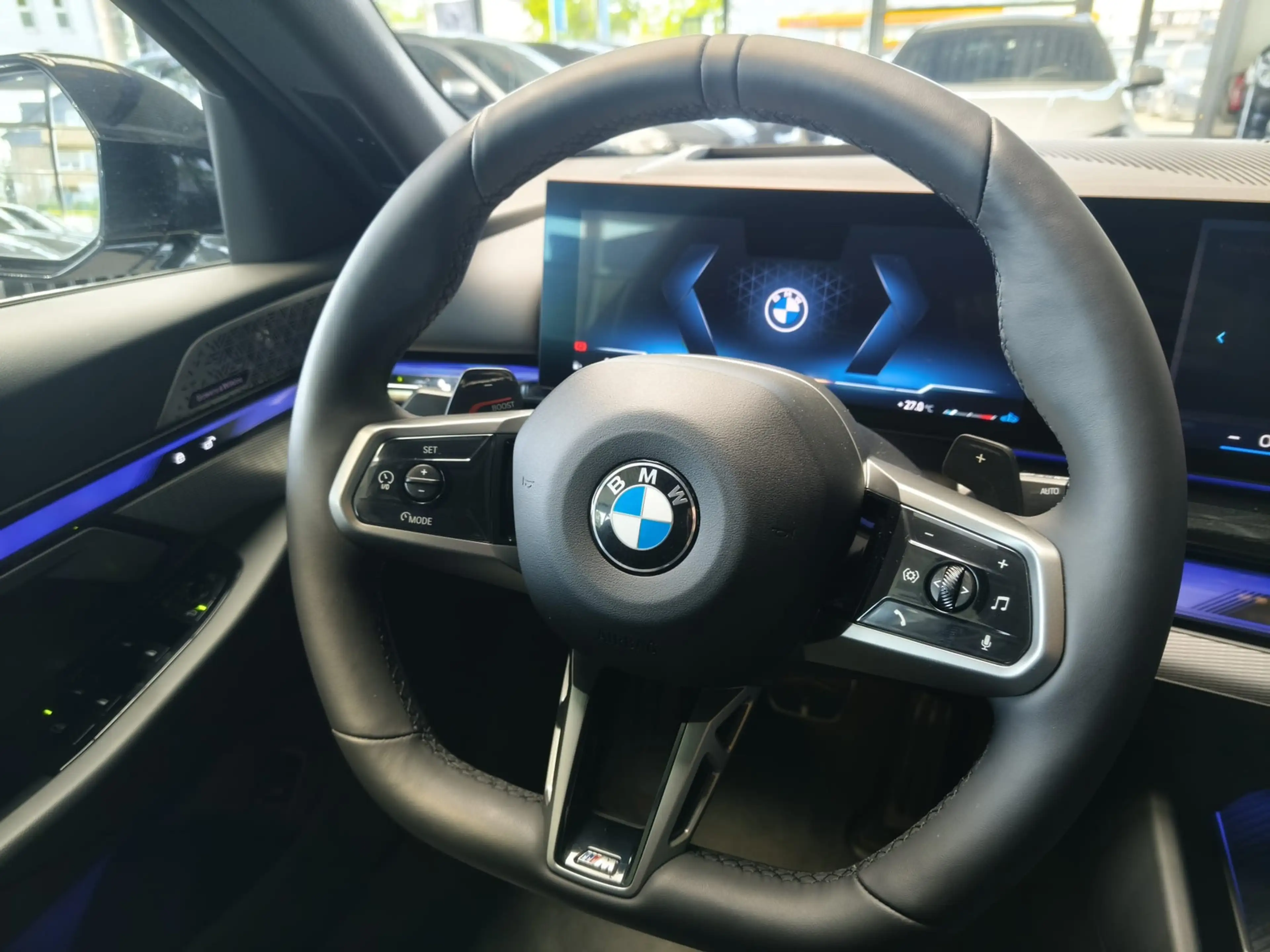 BMW 520 i Tour.M Sport Pro AHK/HUD/Pano/360°/B&W — photo 11