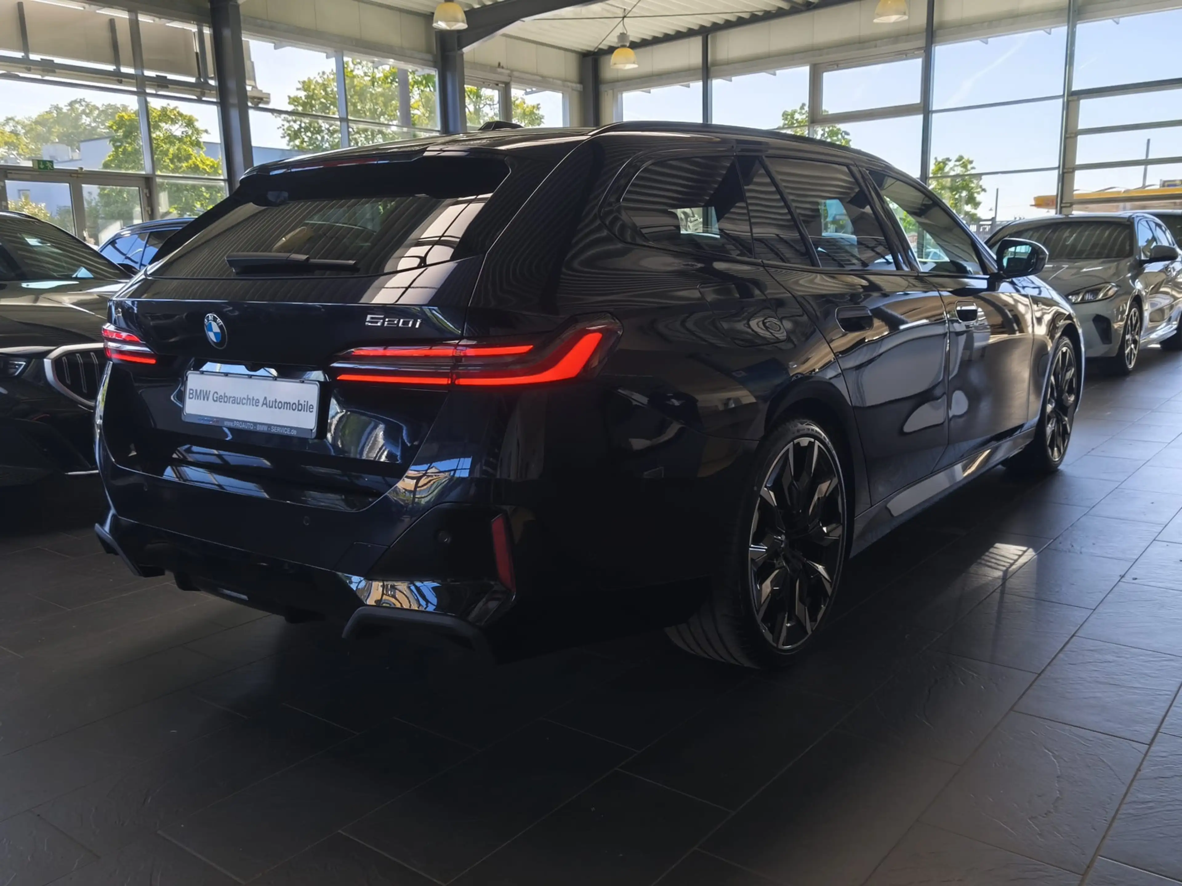 BMW 520 i Tour.M Sport Pro AHK/HUD/Pano/360°/B&W — photo 7