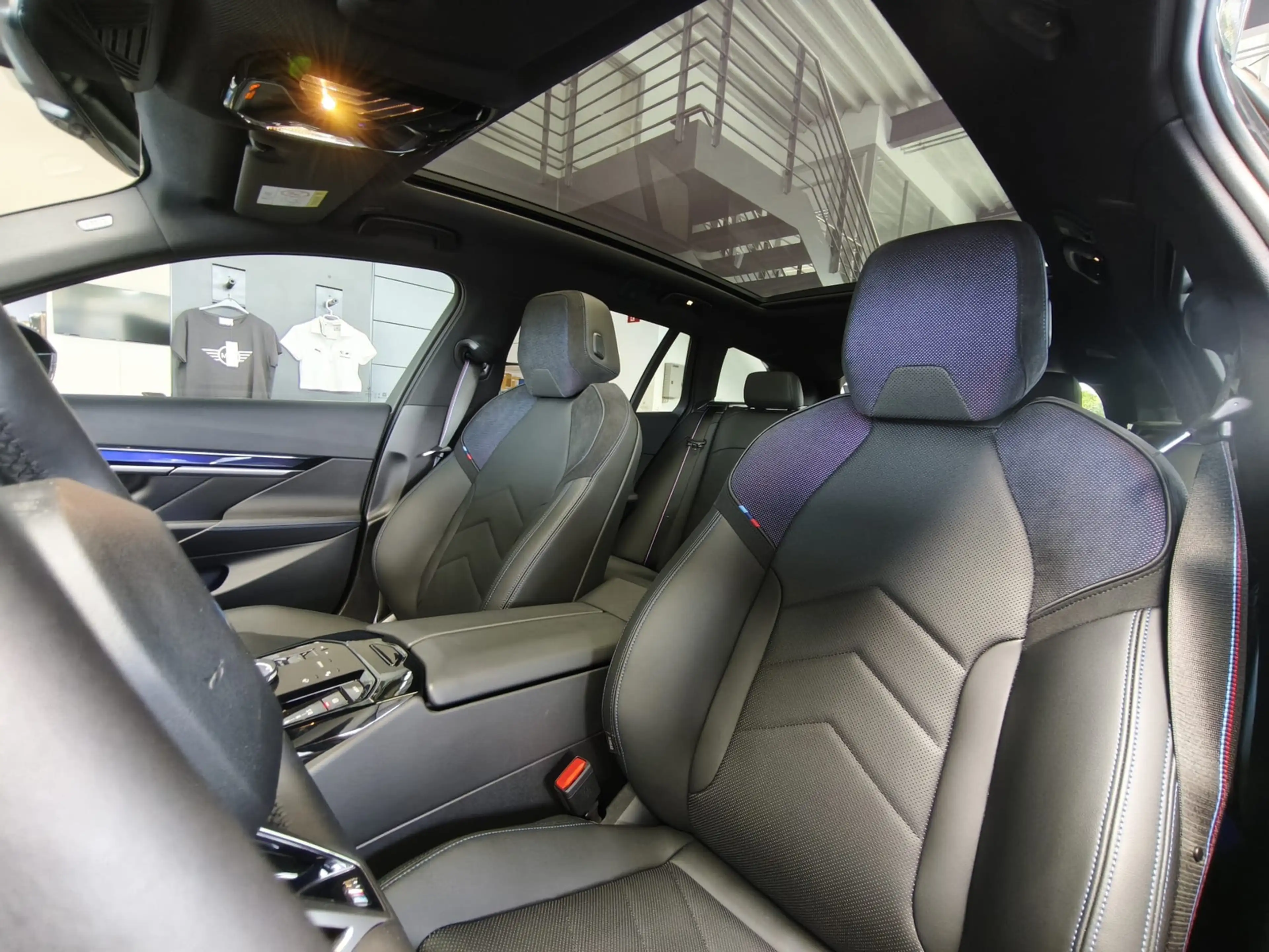 BMW 520 i Tour.M Sport Pro AHK/HUD/Pano/360°/B&W — photo 9