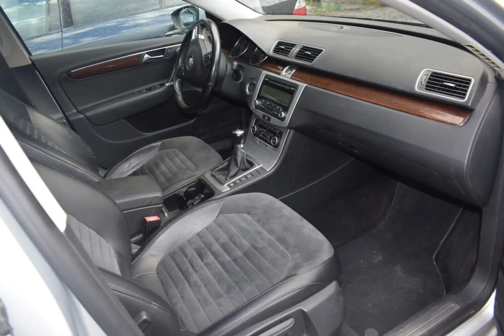 Volkswagen Passat Highline BlueMotion top zustand pickerl neu Silber - 2