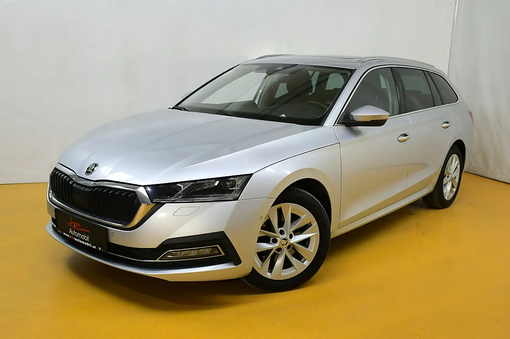 Skoda Octavia Combi 2,0 TDI 4x4 Style DSG Silber - 1