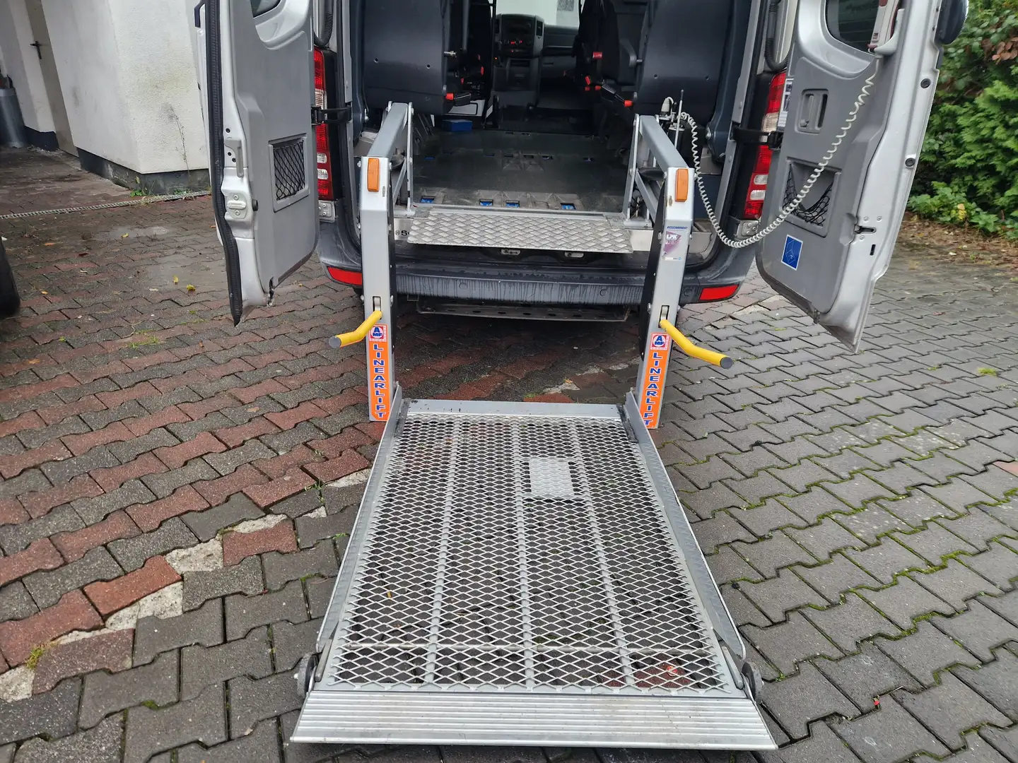 Mercedes-Benz Sprinter 316 / 316 NGT / 316 LGT Behindert Rampe Silber - 1