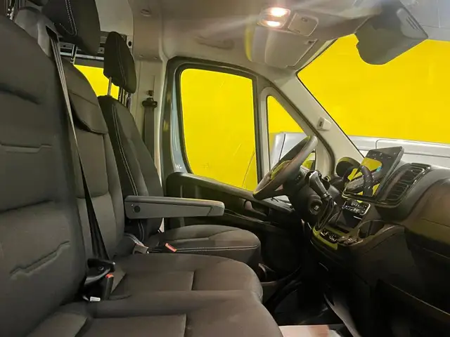 Peugeot Boxer view 3