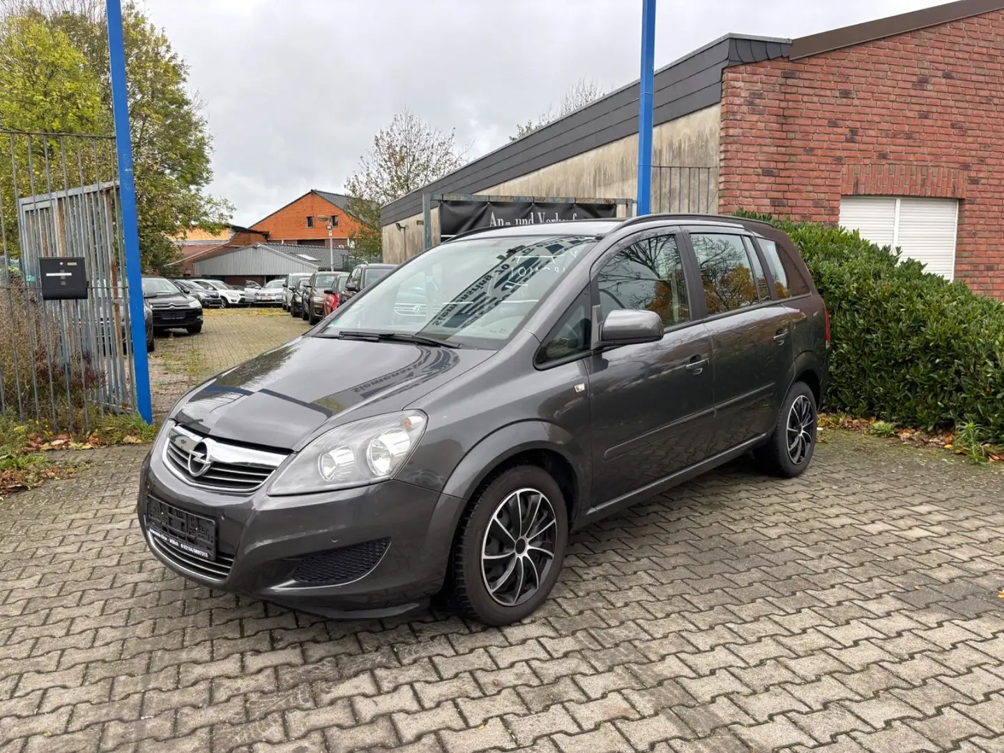 Opel Zafira B Family 7 SITZER 1 HAND PDC TEMP TÜV NEU Gris - 1