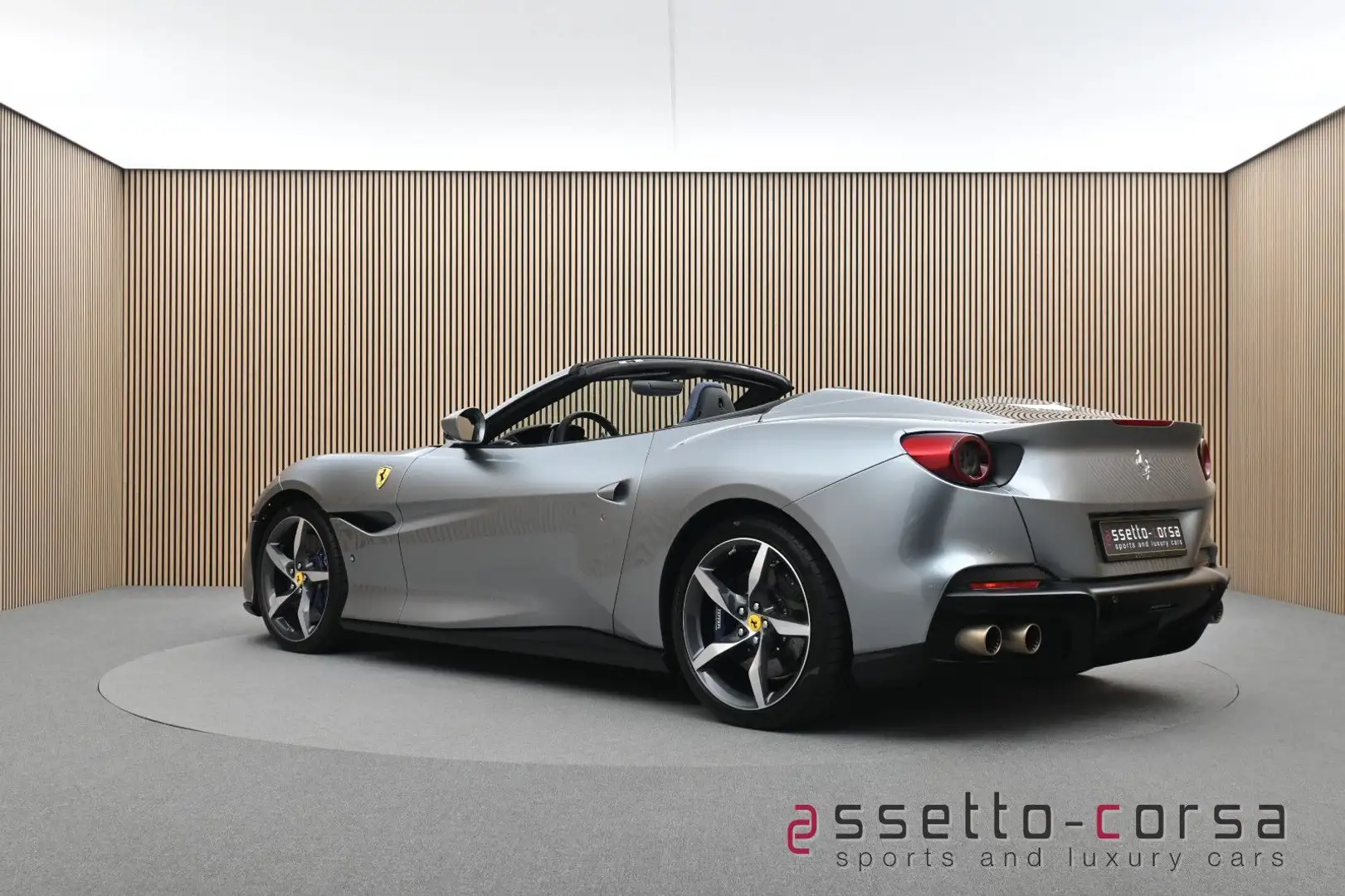 Ferrari Portofino M *MADM*AFS2*RSFV*LOGO*EXA3 Grau - 2